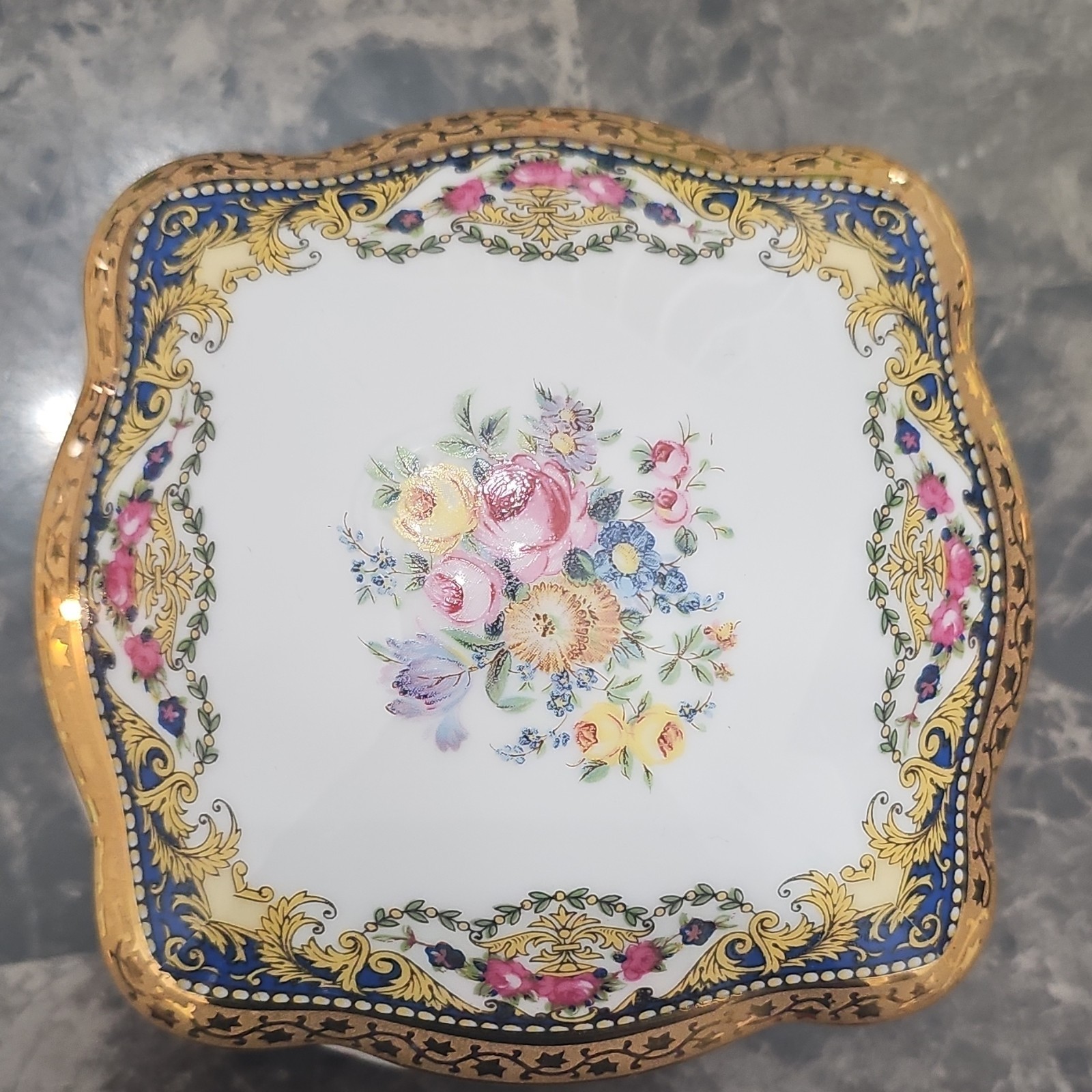 an authentic vintage fine porcelain trinket box from Impéria Limog an authentic vintage fine porcelain trinket box from Impéria Limog