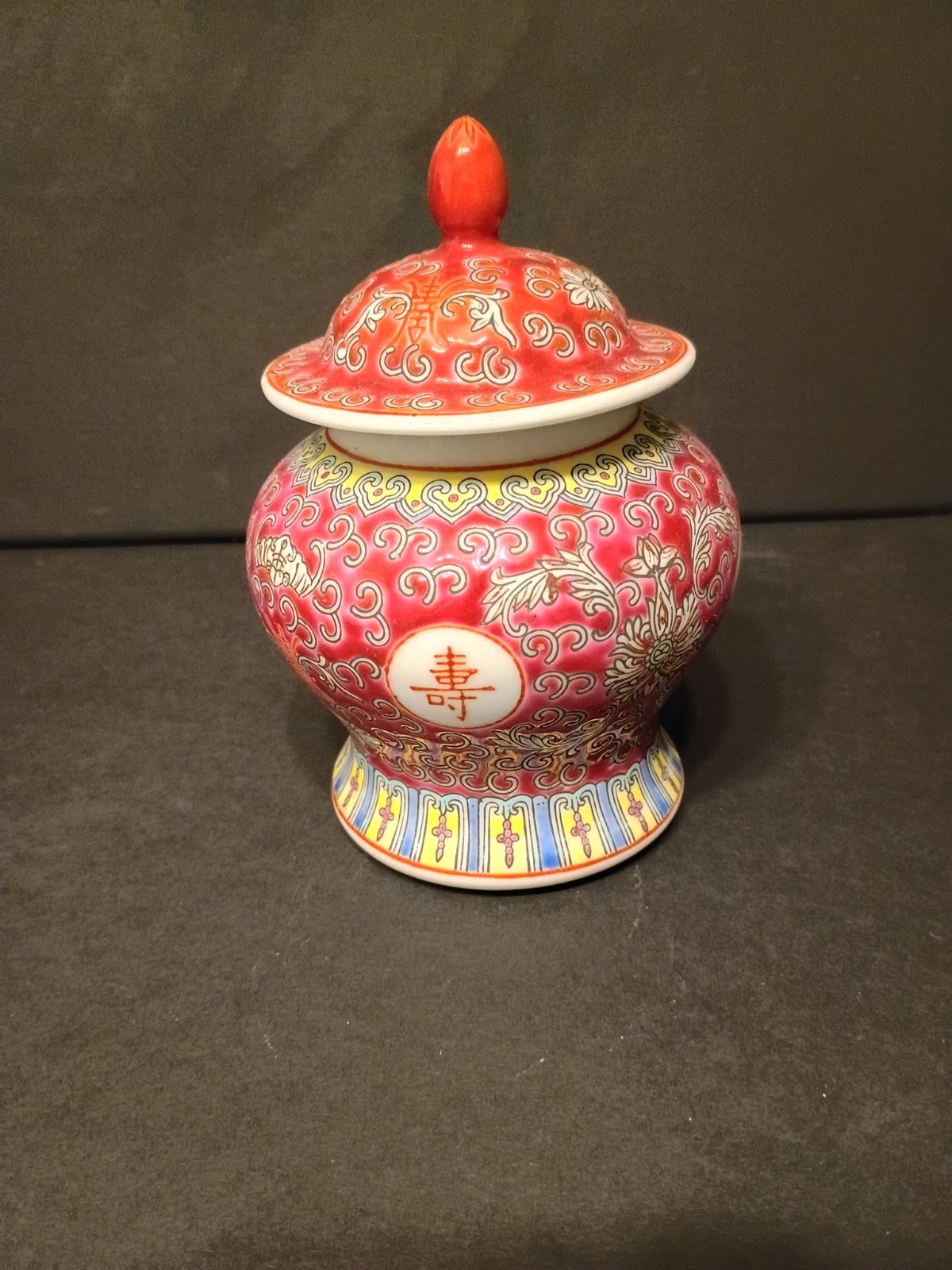 Vintage Chinese Porcelain Ginger Jar w/ Lid Red Floral, Chinese Mark Vintage Chinese Porcelain Ginger Jar w/ Lid Red Floral, Chinese Mark