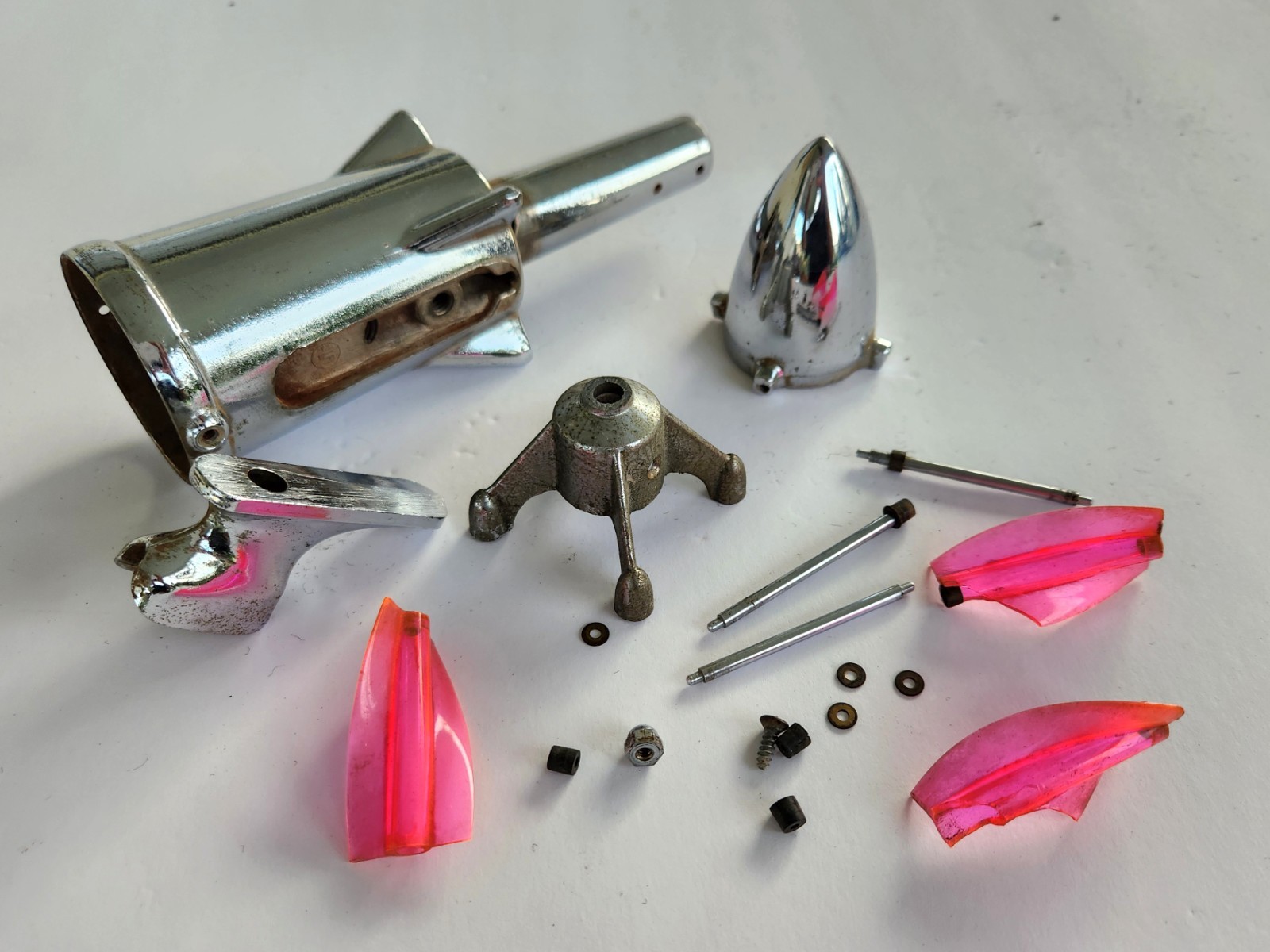 PARTS ONLY VINTAGE 1950s "HOT ROCKET" HOOD ORNAMENT SPINNER SPACE AGE ACCESSORY PARTS ONLY VINTAGE 1950s "HOT ROCKET" HOOD ORNAMENT SPINNER SPACE AGE ACCESSORY