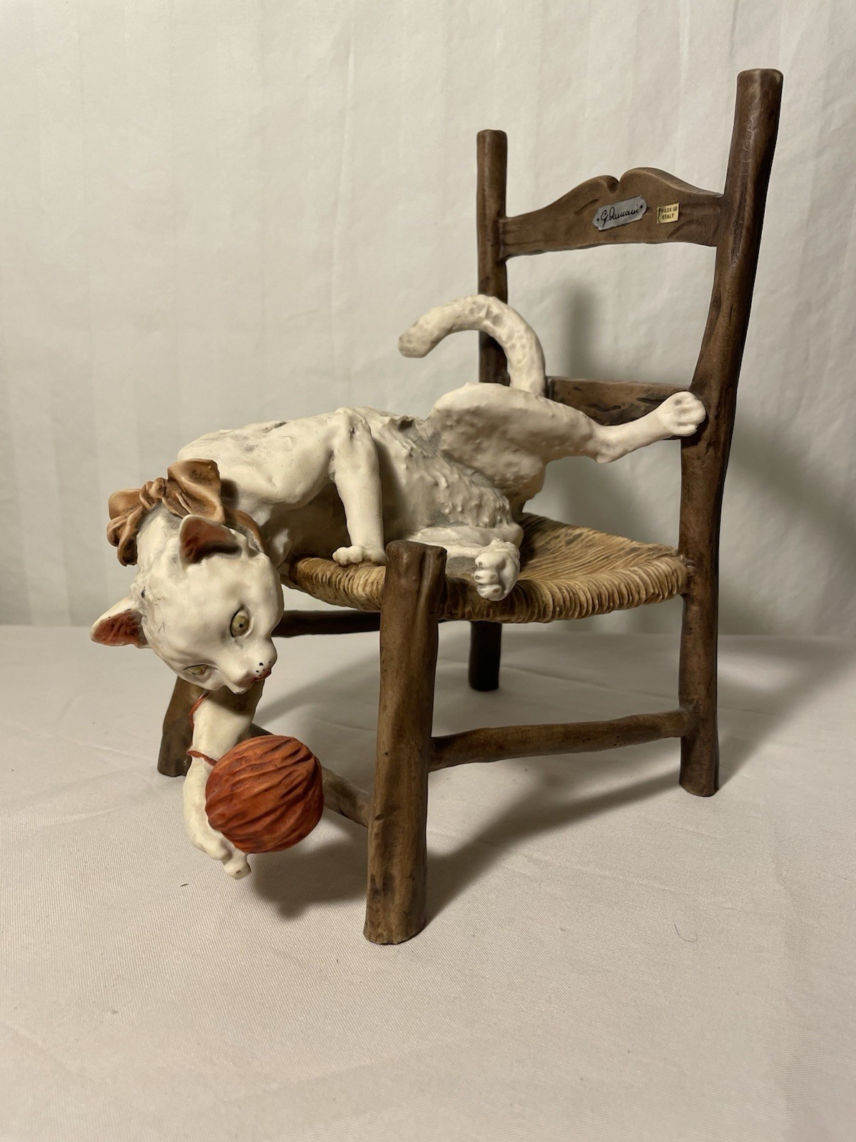 Vintage Giuseppe Armani 166-C Cat on Chair 1980 Figurine - SIGNED Mint Italy Vintage Giuseppe Armani 166-C Cat on Chair 1980 Figurine - SIGNED Mint Italy