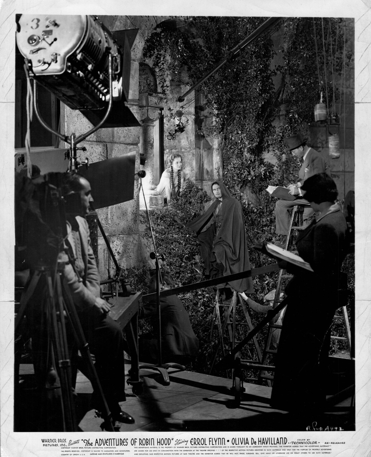 HOLLYWOOD 1938 Errol Flynn as Robin Hood + OLIVIA DE HAVILLAND ON SET PHOTO MA77 HOLLYWOOD 1938 Errol Flynn as Robin Hood + OLIVIA DE HAVILLAND ON SET PHOTO MA77