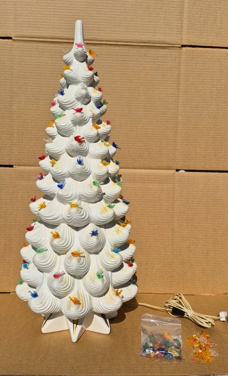 Vintage Atlantic Mold 31.5” Ceramic White Christmas Tree Vintage Atlantic Mold 31.5” Ceramic White Christmas Tree