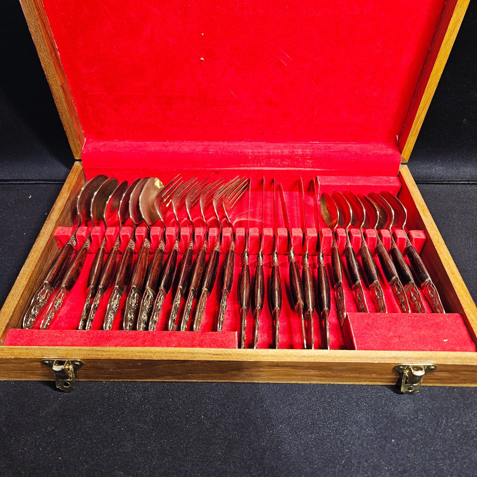 Vintage Tailand Siam 29 Piece Bronze/Brass Flatware Set Vintage Tailand Siam 29 Piece Bronze/Brass Flatware Set