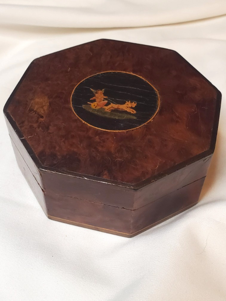Antique 19thC Italian Sorrento Ware Octagonal Burl Wood Box Inlay Cherub Chariot Antique 19thC Italian Sorrento Ware Octagonal Burl Wood Box Inlay Cherub Chariot