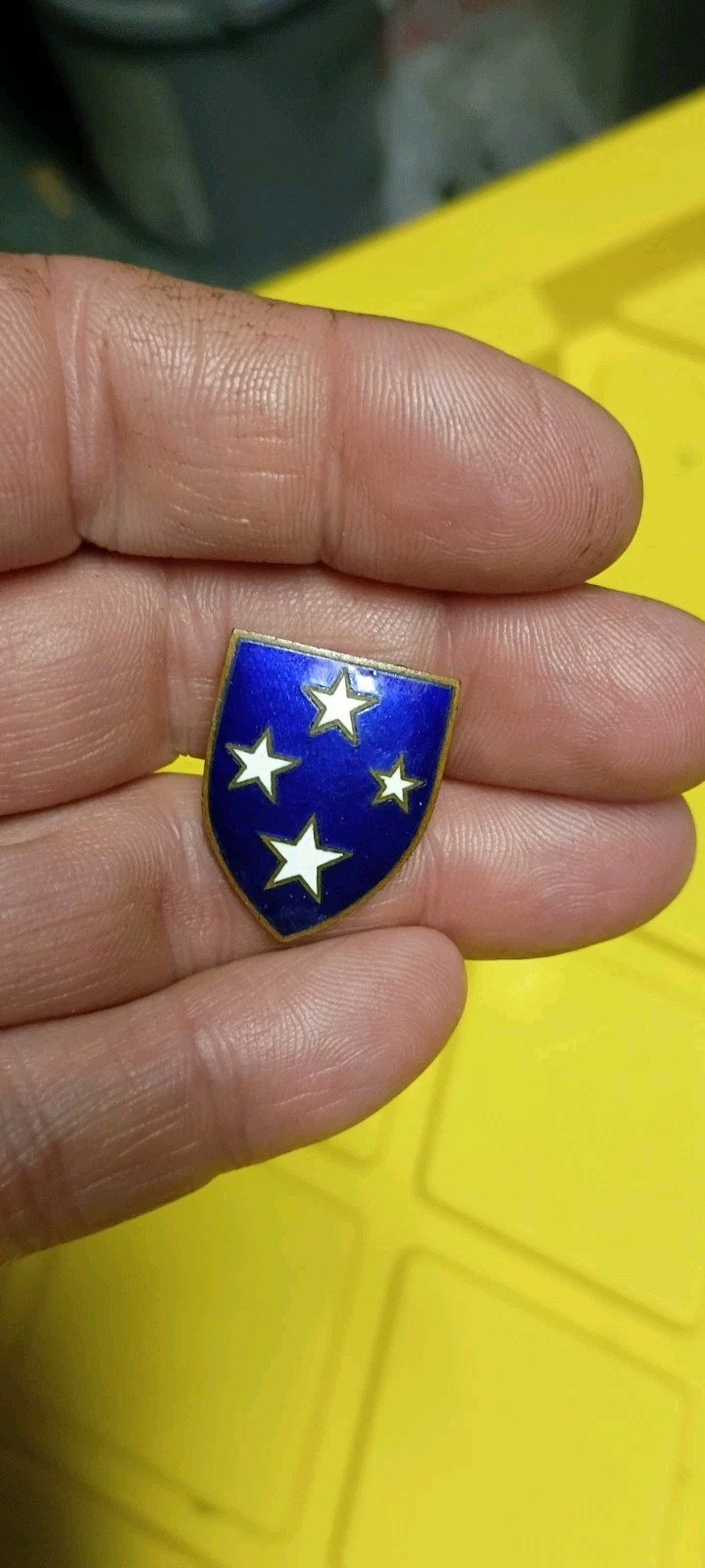 ORIGINAL SCREW BACK WW2 23rd INFANTRY AMERICAL DIVISION DI CREST BADGE, NHM ORIGINAL SCREW BACK WW2 23rd INFANTRY AMERICAL DIVISION DI CREST BADGE, NHM