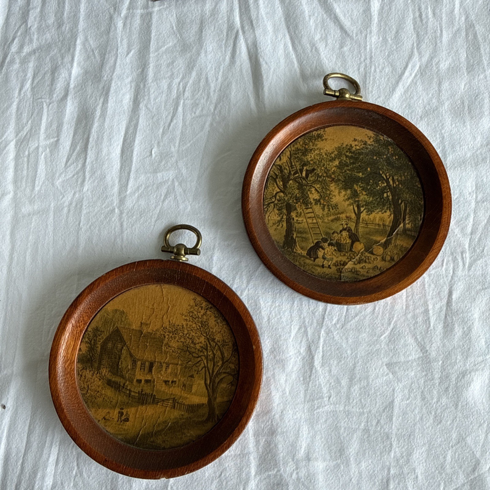 Vintage WOODCROFTERY Framed Round Print Plaques Wall Wood Art - 2 (3.5 inch)