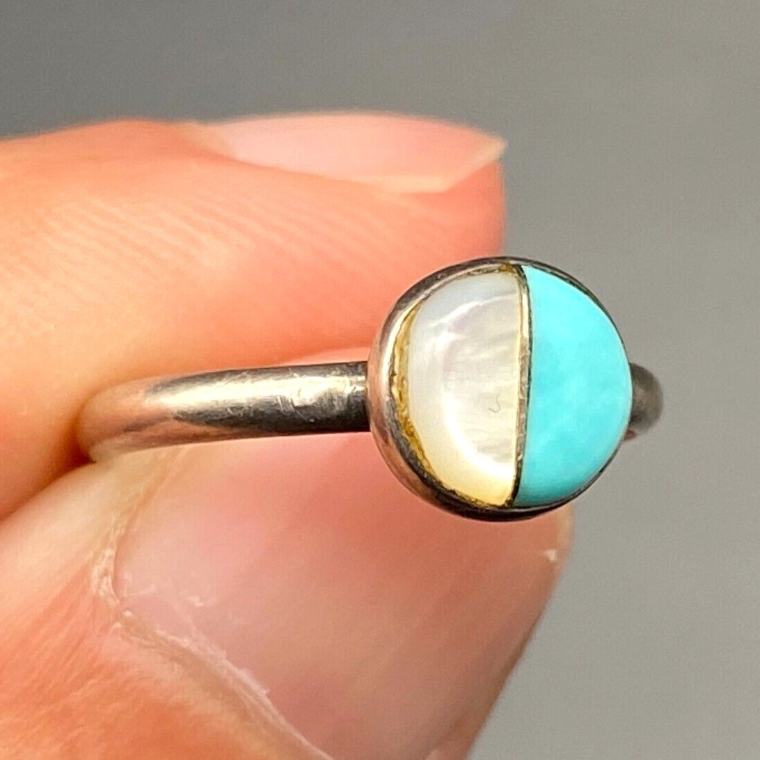 Petite Vintage Southwestern Turquoise MOP Sterling Silver Ring Size 4.75 Petite Vintage Southwestern Turquoise MOP Sterling Silver Ring Size 4.75