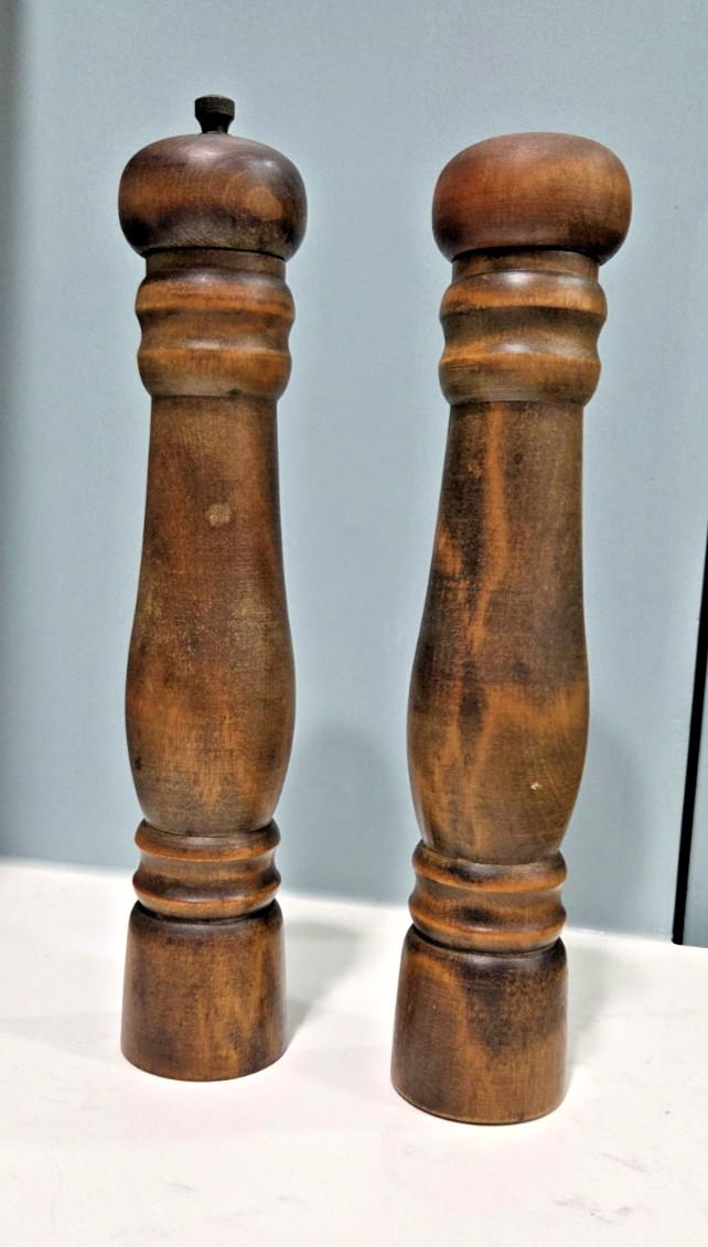 Vtg MCM Turned Wood Salt Shaker & Pepper Mill Grinder Set Made in Japan Vtg MCM Turned Wood Salt Shaker & Pepper Mill Grinder Set Made in Japan