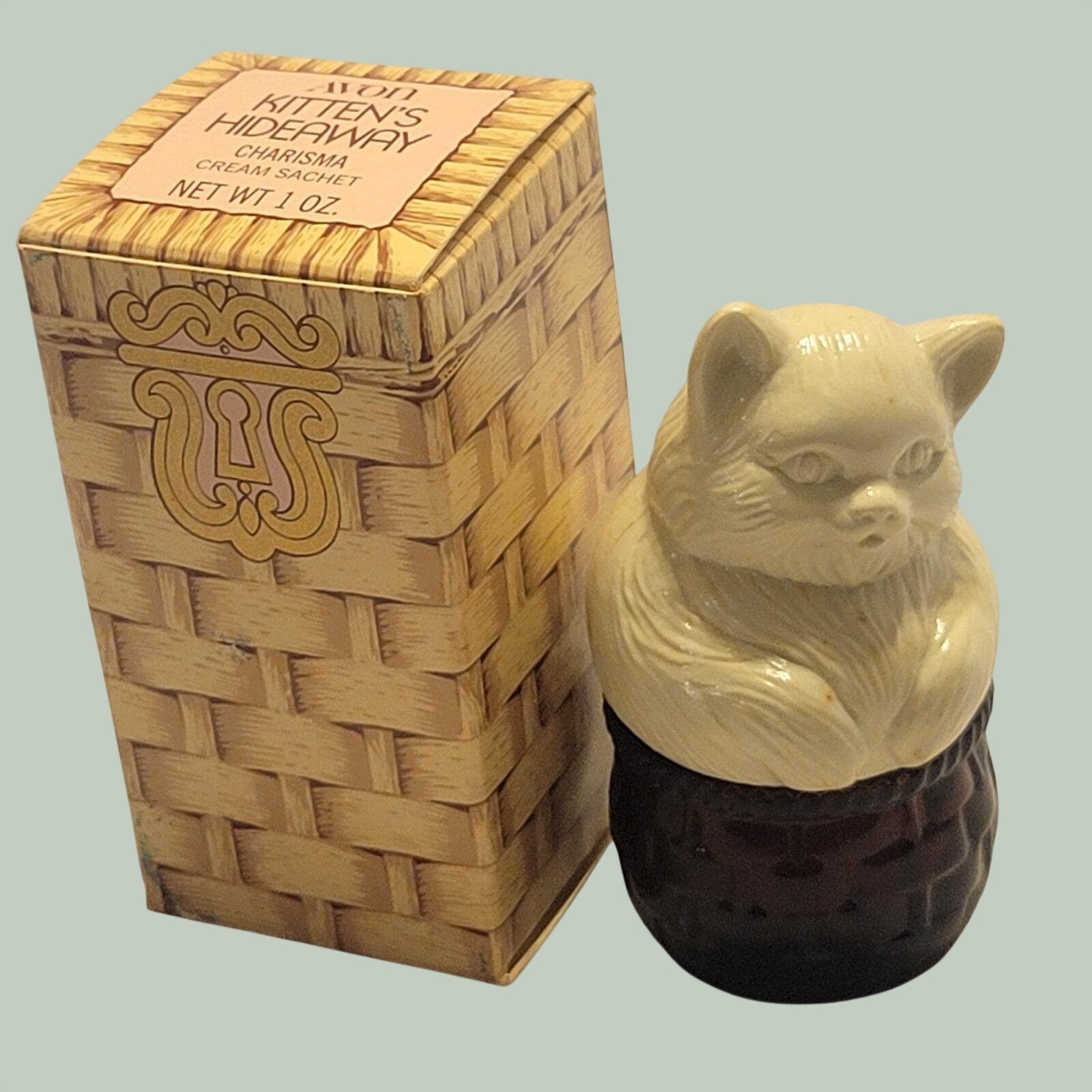 VTG Avon Kitten's Hideaway Charisma 1970s Collectible Glass Display w/ Box VTG Avon Kitten's Hideaway Charisma 1970s Collectible Glass Display w/ Box