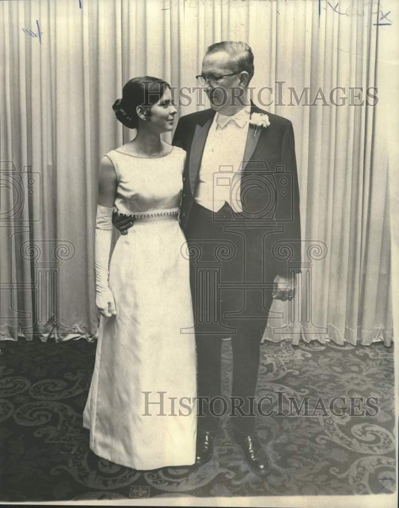 1972 Press Photo Priscilla Ann Rutledge and her father, Dr. James Rutledge 1972 Press Photo Priscilla Ann Rutledge and her father, Dr. James Rutledge