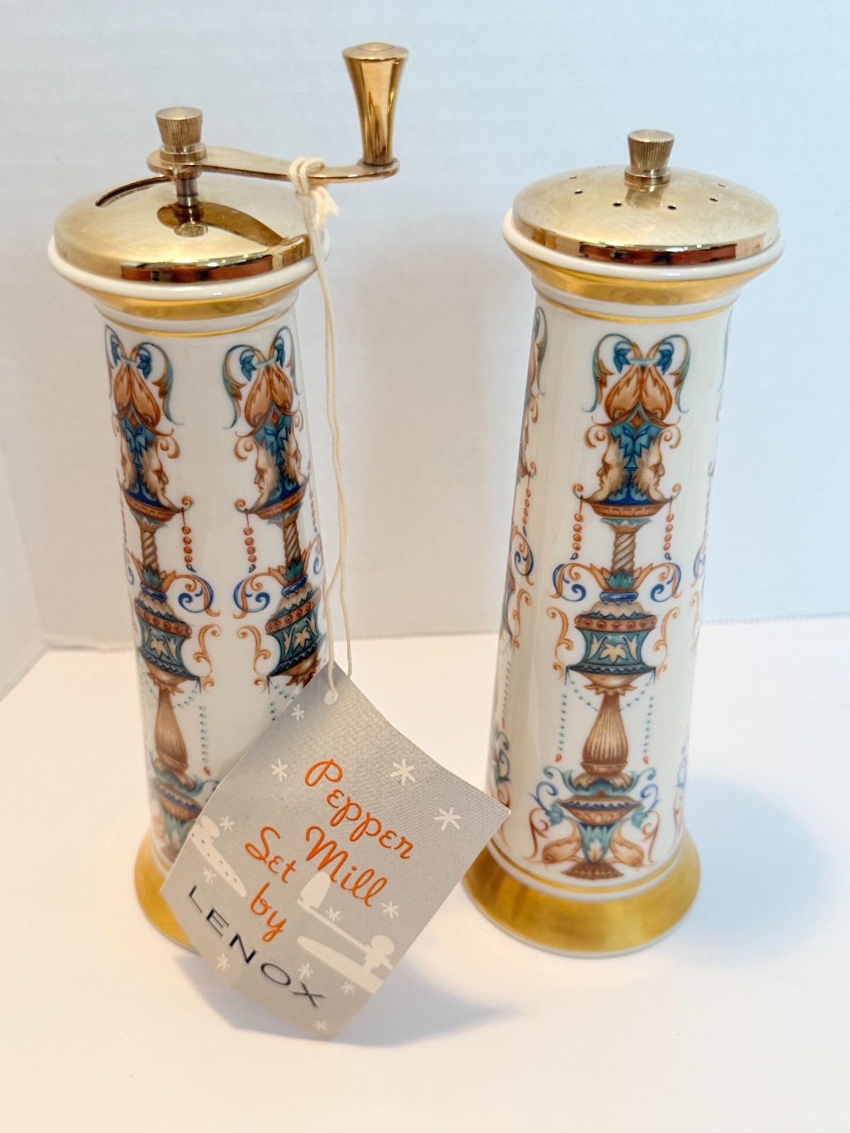 Vintage 1968 Lenox Lido Porcelain Enamel Salt Shaker & Pepper Mill 24K Gold Trim Vintage 1968 Lenox Lido Porcelain Enamel Salt Shaker & Pepper Mill 24K Gold Trim