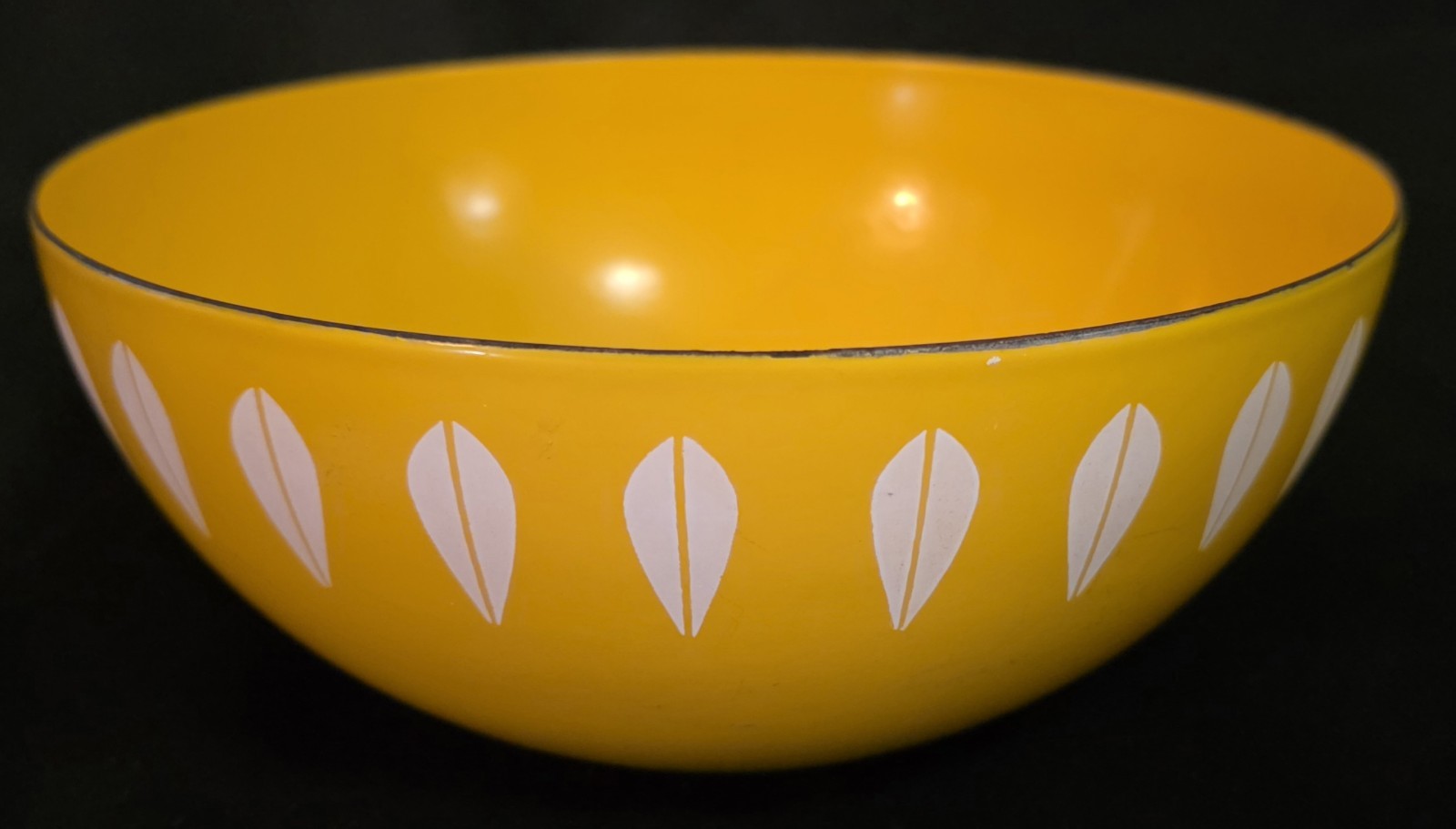 Catherineholm Iconic Lotus Yellow White Enamelware 9.5" x 4" Bowl Norway MCM