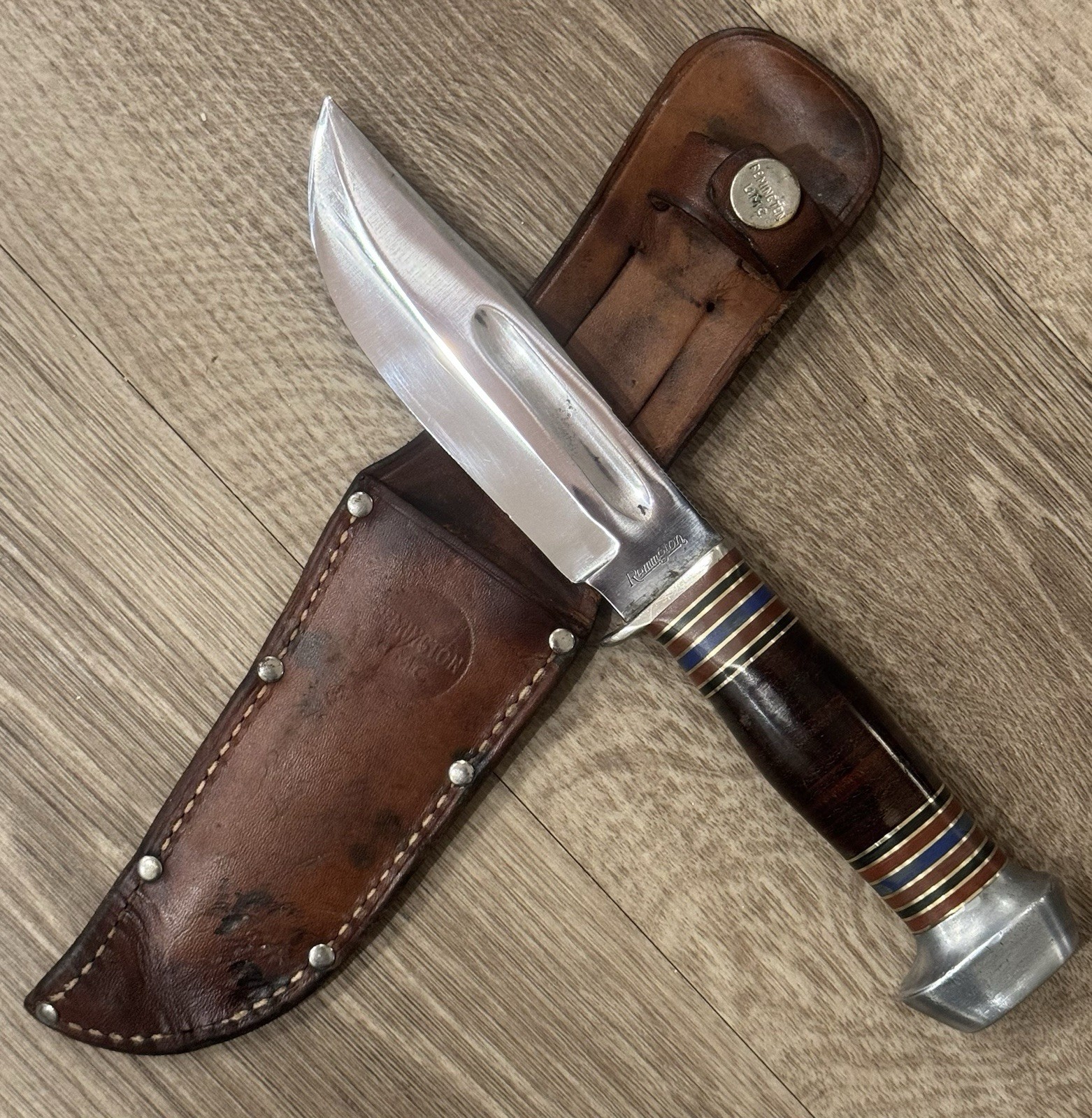 Remington UMC RH 34 Vintage Knife BLUE SPACER- And Sheath Remington UMC RH 34 Vintage Knife BLUE SPACER- And Sheath