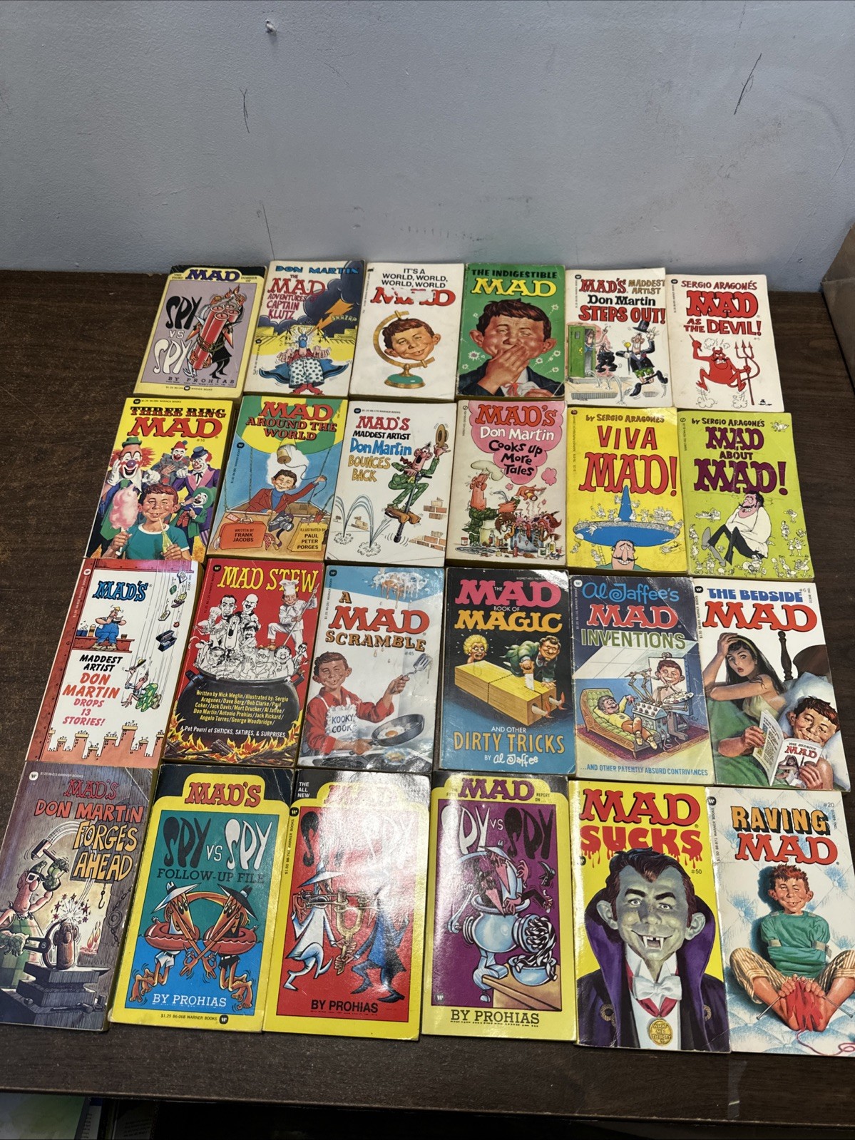 1970'S MAD MAGAZINE PAPERBACK BOOK ALFRED E NEWMAN LOT OF 24 BOOKS 1970'S MAD MAGAZINE PAPERBACK BOOK ALFRED E NEWMAN LOT OF 24 BOOKS