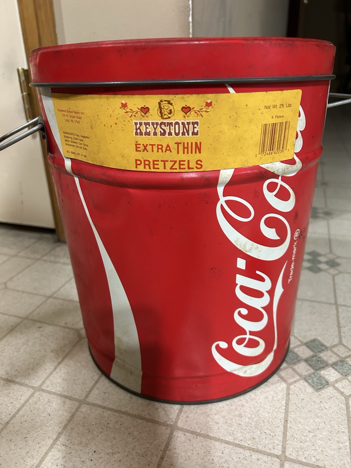 VINTAGE COCA COLA PRETZEL CAN KEYSTONE PRETZEL BAKERY LITIZ PA,BERTELS CAN CO