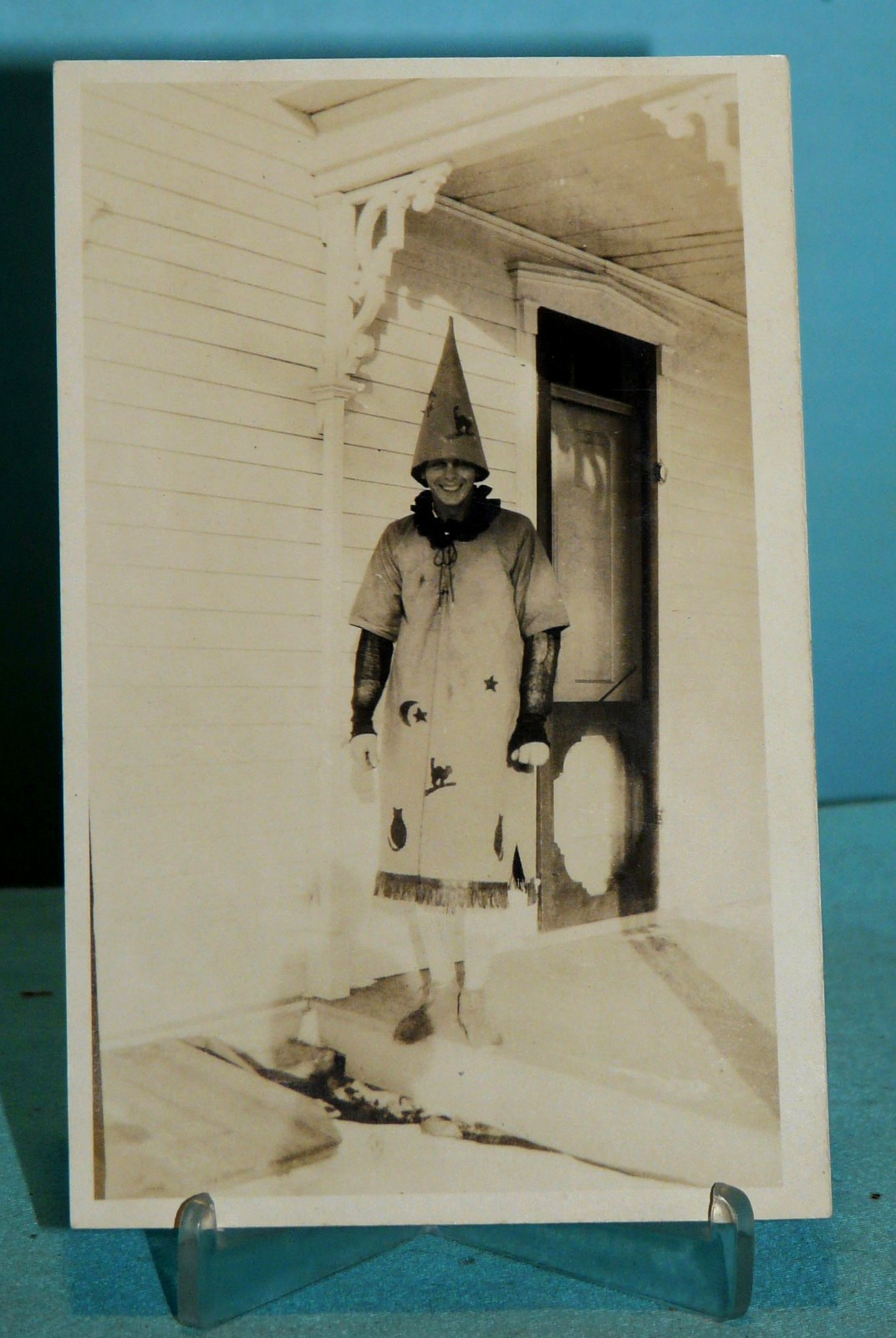 HALLOWEEN ~ REAL PHOTO POST CARD~ Man w/cats & moon~Witches Hat, scarse image HALLOWEEN ~ REAL PHOTO POST CARD~ Man w/cats & moon~Witches Hat, scarse image