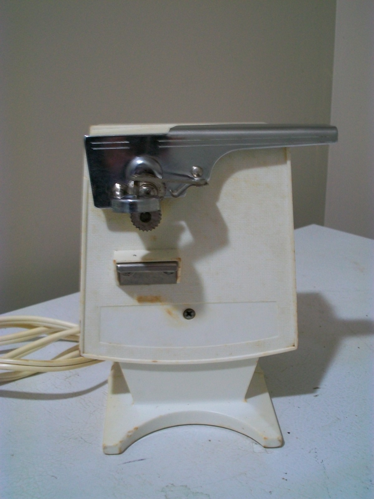 Vtg 70s Van Wyck electric can opener W/ bottle opener, model VW-7 Made in Japan Vtg 70s Van Wyck electric can opener W/ bottle opener, model VW-7 Made in Japan