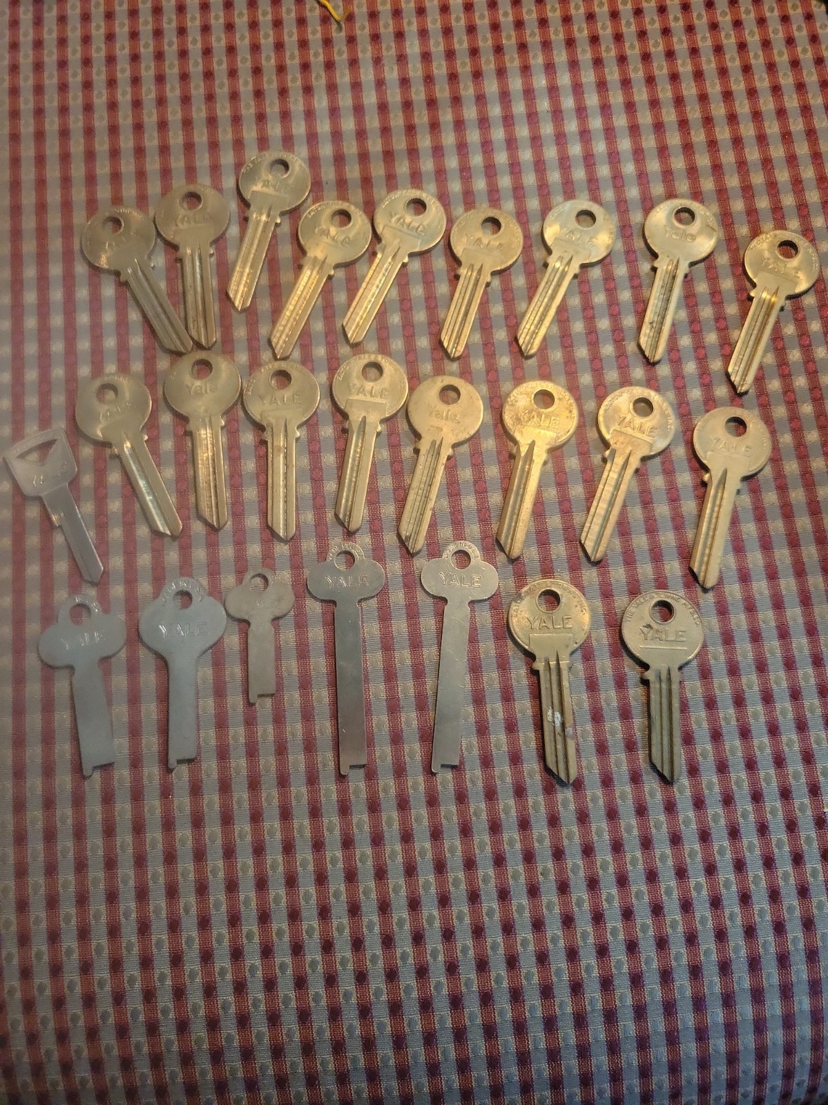 25 Vintage Yale, ETON & The Yale Towle MFG Key Blanks Uncut 25 Vintage Yale, ETON & The Yale Towle MFG Key Blanks Uncut