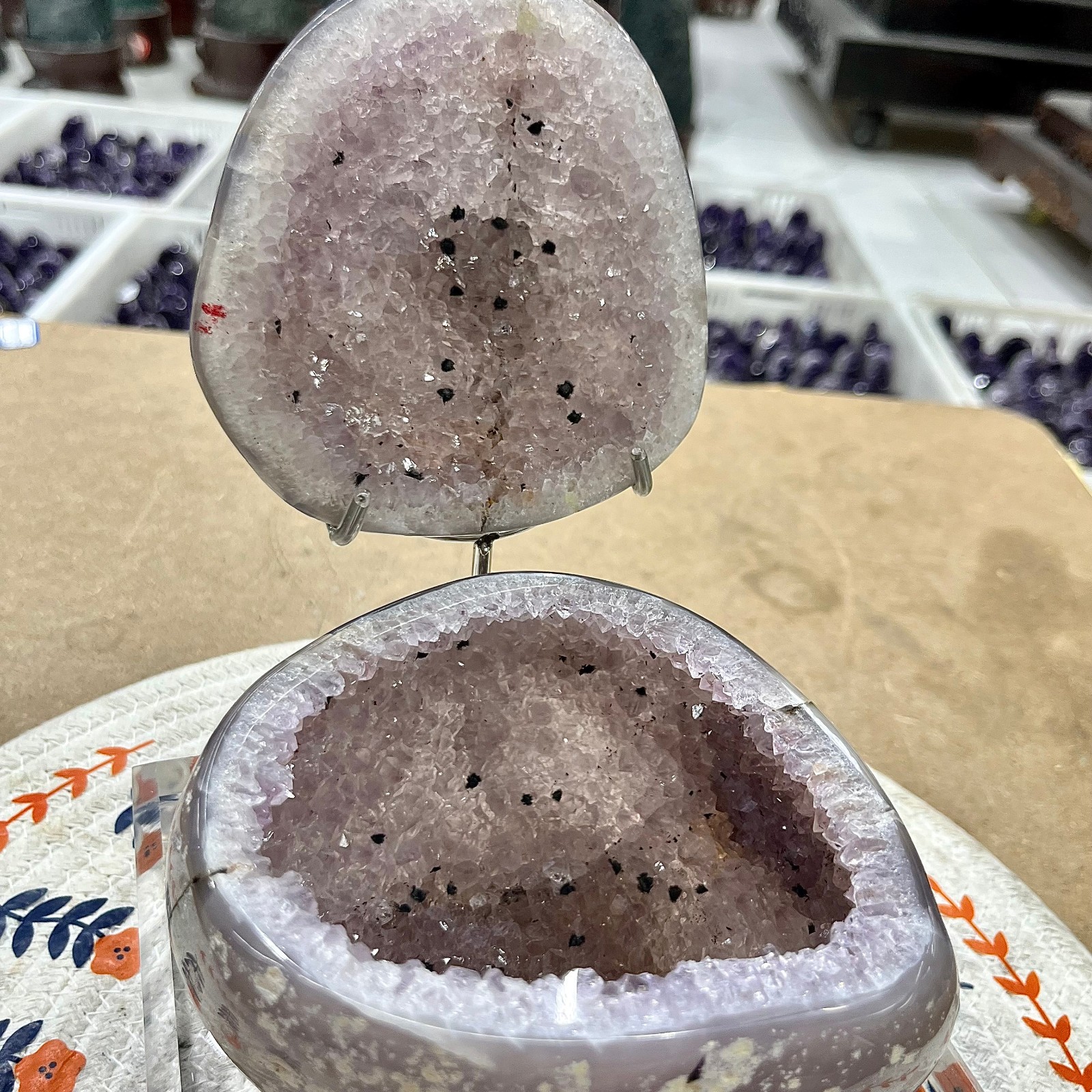 3.1 lb Chalcedony Agate Geode Lidded Bowl Shape Crystal Druzy Cavity Decor 3.1 lb Chalcedony Agate Geode Lidded Bowl Shape Crystal Druzy Cavity Decor