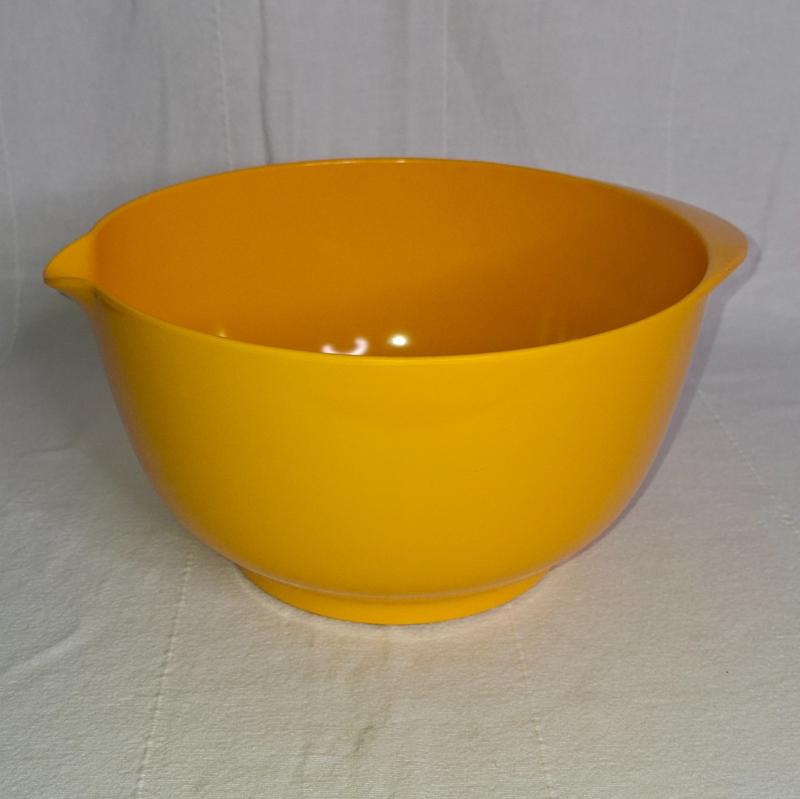 Vintage MCM Rosti Mepal Service Denmark Melamine 4L Mixing Bowl w/ Spout Yellow Vintage MCM Rosti Mepal Service Denmark Melamine 4L Mixing Bowl w/ Spout Yellow