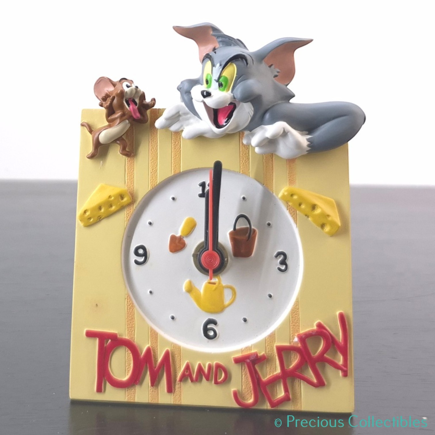 Extremely rare Vintage Tom and Jerry desk clock. Extremely rare Vintage Tom and Jerry desk clock.