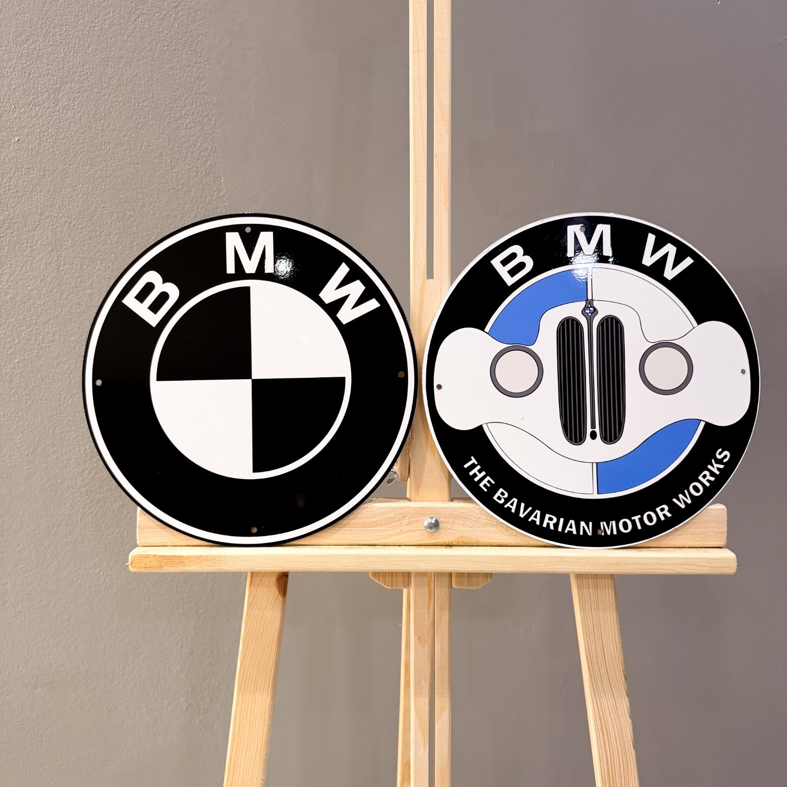 BMW Black Logo & Bavarian Motor Works Heavy Metal Sign Set – 30 cm (11.8”) BMW Black Logo & Bavarian Motor Works Heavy Metal Sign Set – 30 cm (11.8”)