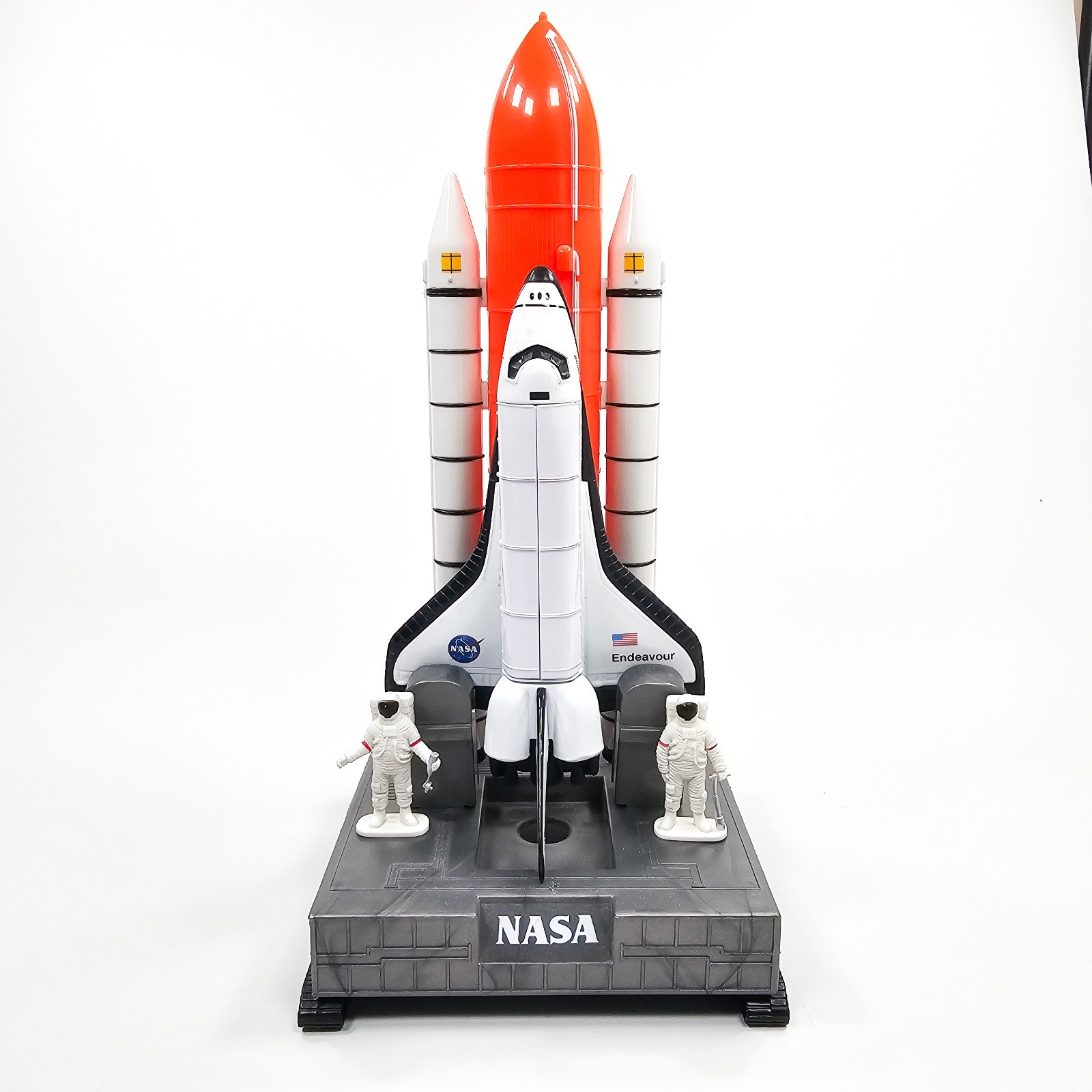 NASA Space Shuttle Endeavour Launch Pad Playset 2 Astronauts Opening Payload Bay NASA Space Shuttle Endeavour Launch Pad Playset 2 Astronauts Opening Payload Bay