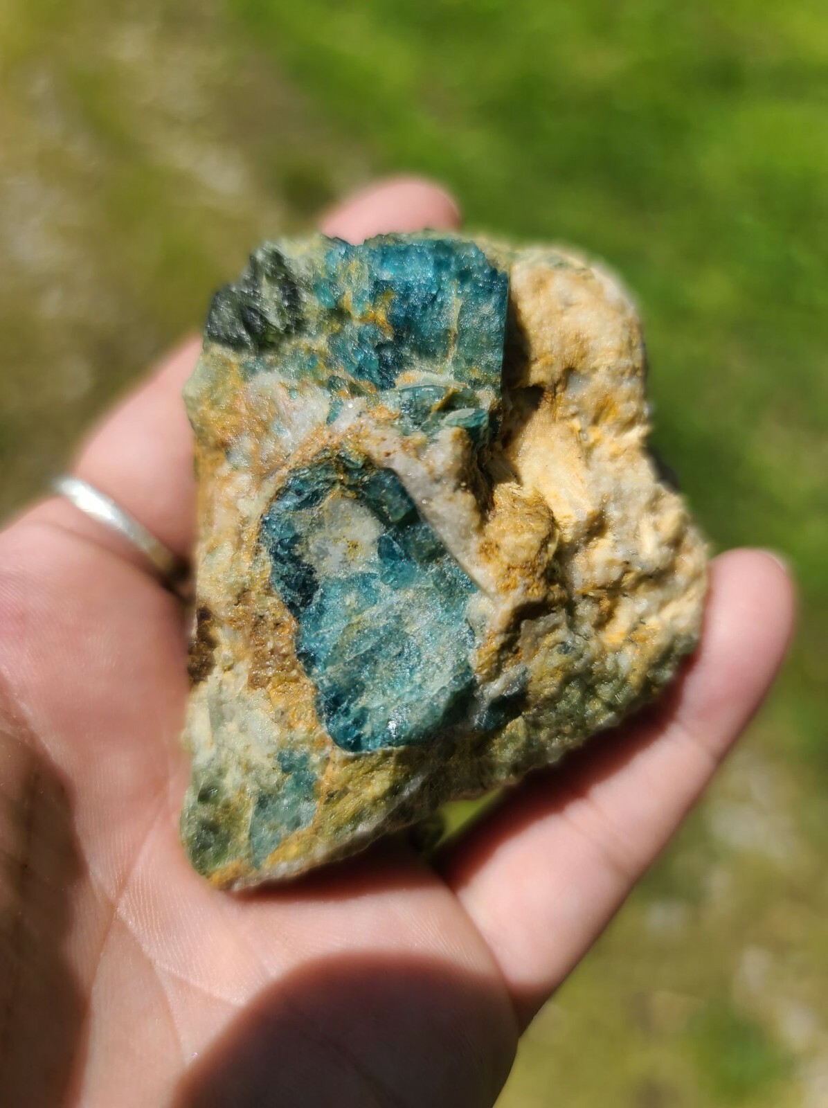 BEAUTIFUL Large Green AND Blue Apatite Crystal Show Piece natural Specimen BEAUTIFUL Large Green AND Blue Apatite Crystal Show Piece natural Specimen