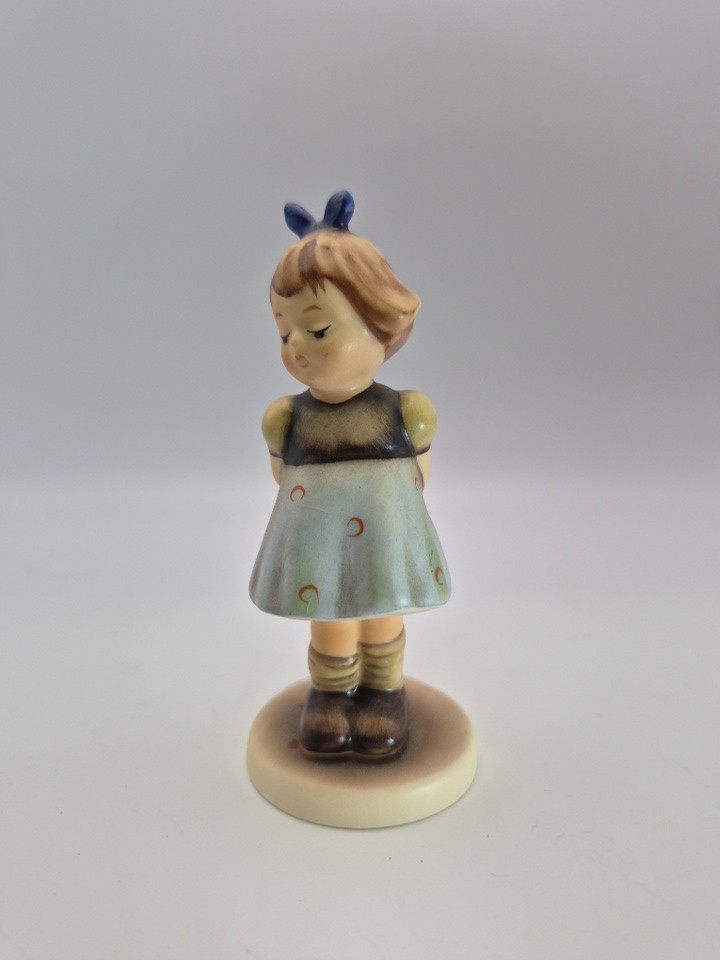 Vintage M.I. Hummel Girl Figurine "Two Hands One Treat" Goebel GERMANY *1988 Vintage M.I. Hummel Girl Figurine "Two Hands One Treat" Goebel GERMANY *1988