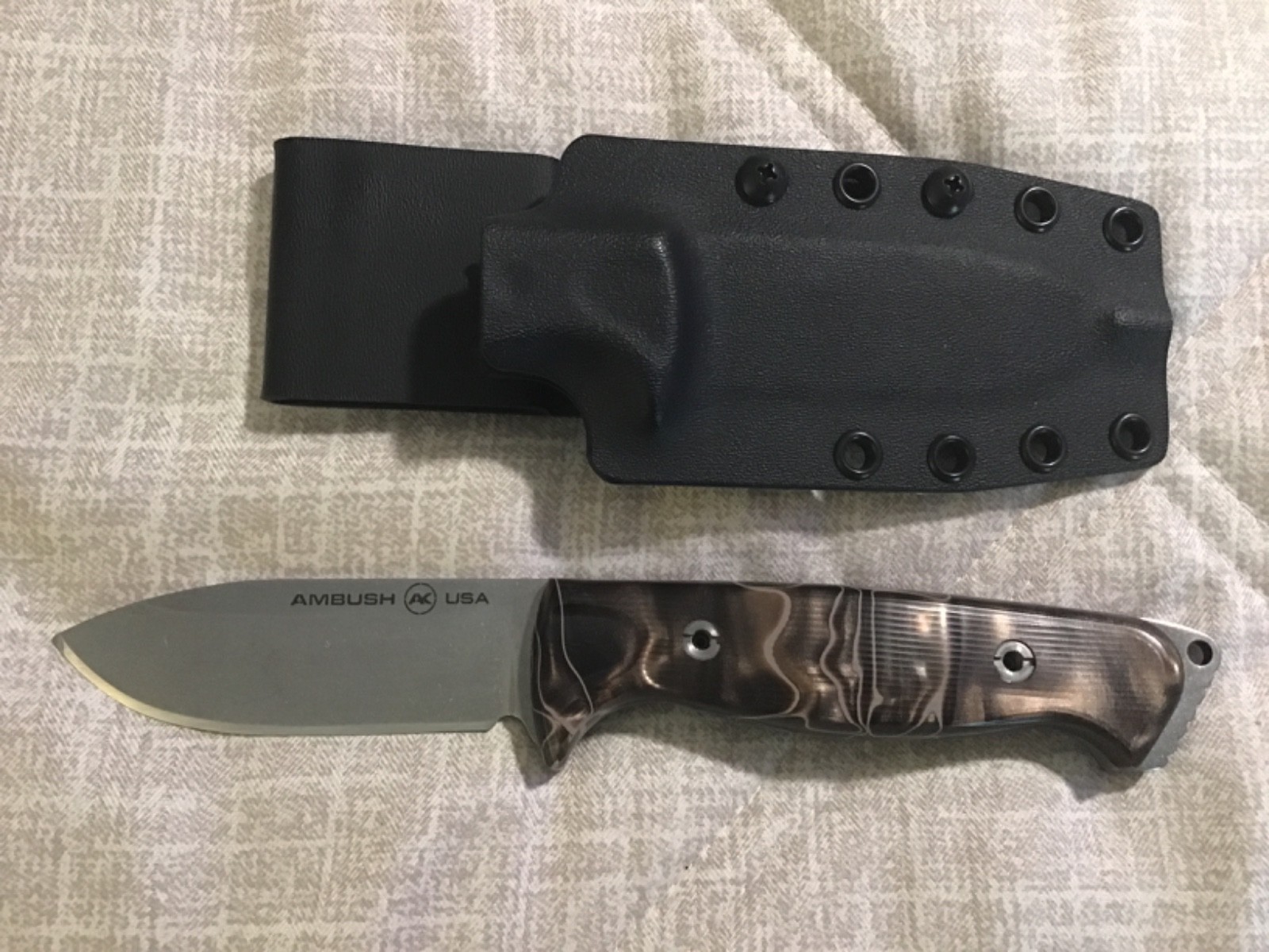 Bark River/Ambush knives-Brute (cpm3v steel) with a black Kydex sheath Bark River/Ambush knives-Brute (cpm3v steel) with a black Kydex sheath
