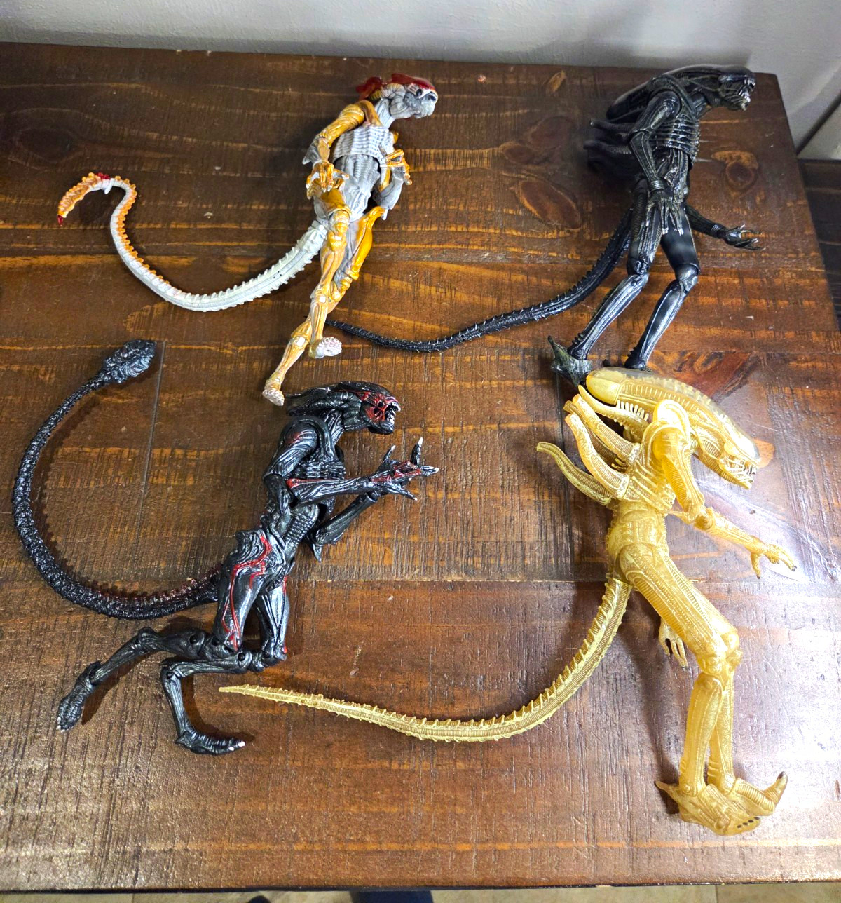 Neca Aliens Alien Xenomorph Action Figure Lot of 4 Neca Aliens Alien Xenomorph Action Figure Lot of 4