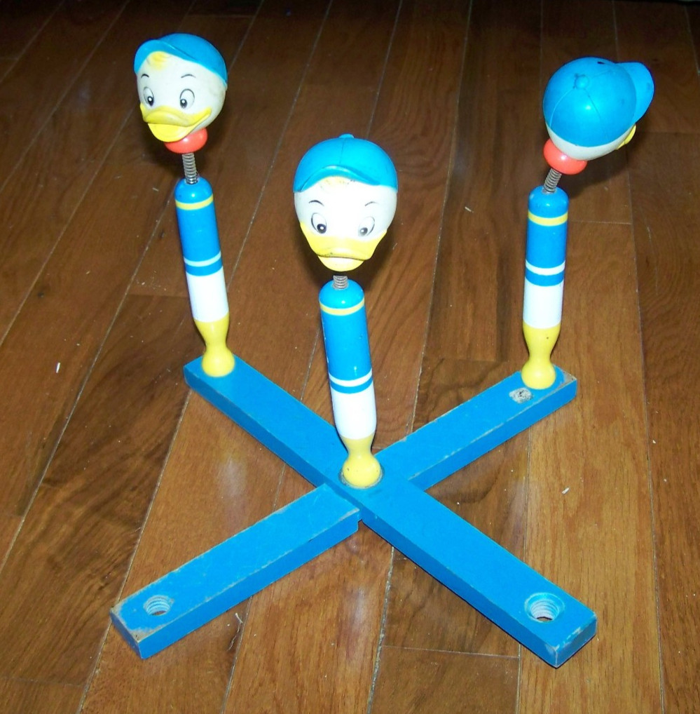 Vintage 1950s Donald Duck Nephews Ring Toss Game - incomplete Vintage 1950s Donald Duck Nephews Ring Toss Game - incomplete