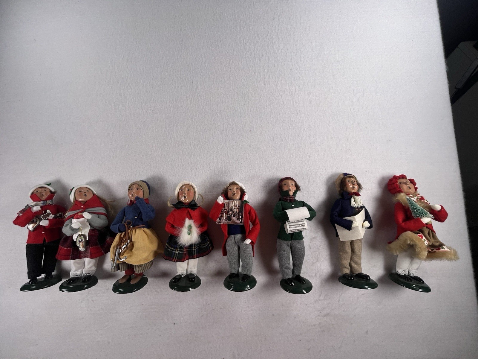 Byers Choice Carolers 9” Christmas Set Of 10 With 3 Tier Risers And Boxes RARE Byers Choice Carolers 9” Christmas Set Of 10 With 3 Tier Risers And Boxes RARE
