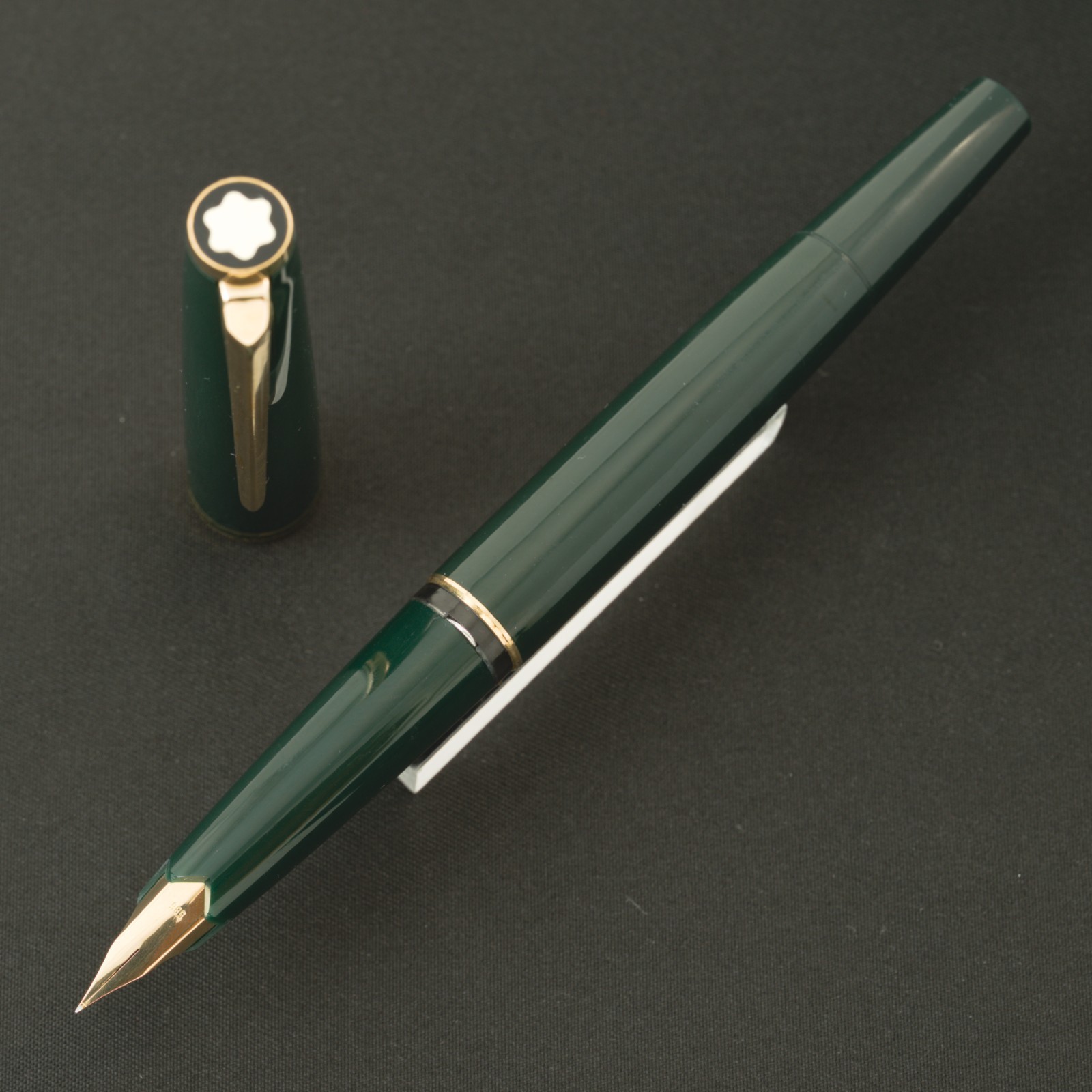 Authentic Vintage 1970s Montblanc 221 Forest Green 14K EF Piston Fountain Pen Authentic Vintage 1970s Montblanc 221 Forest Green 14K EF Piston Fountain Pen