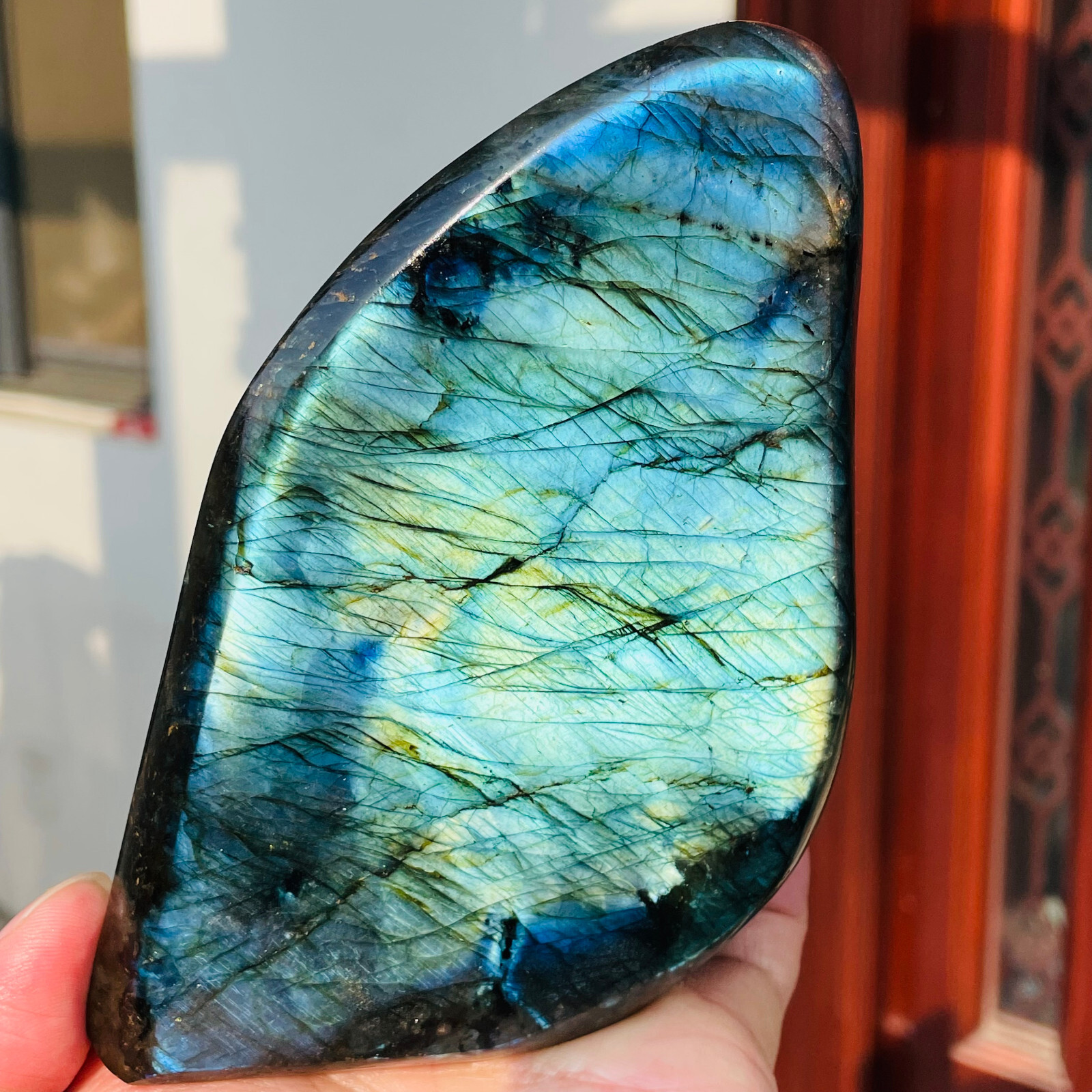 982g Natural Multicolor Light Labradorite Quartz Crystal Polishing Specimen 982g Natural Multicolor Light Labradorite Quartz Crystal Polishing Specimen