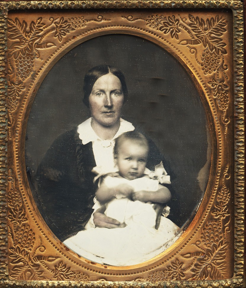 Beautiful 6th Plate Dag of Mother and Baby, 1850s #168