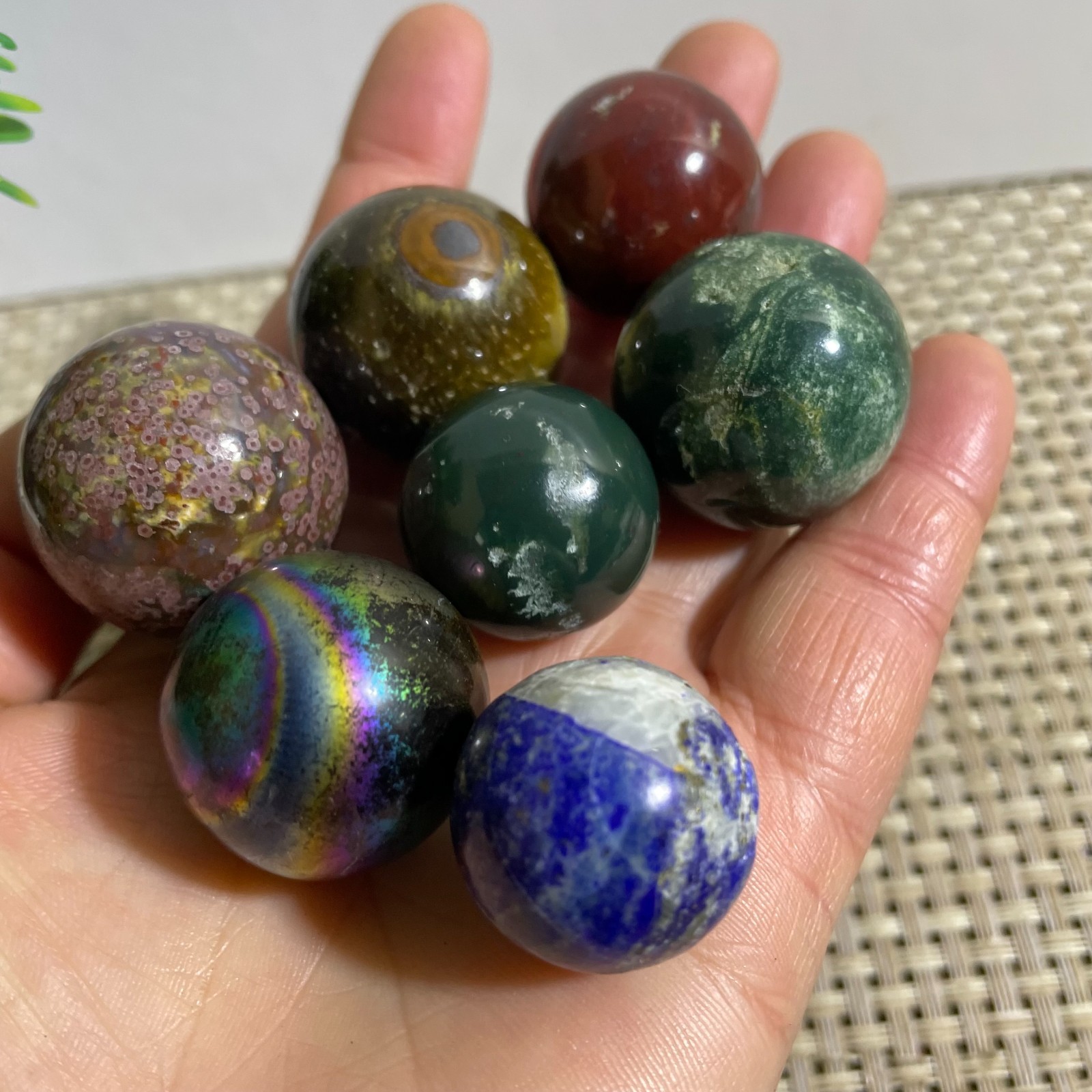7pcs 168g Multiple combinations of rough gemstones and damaged stones