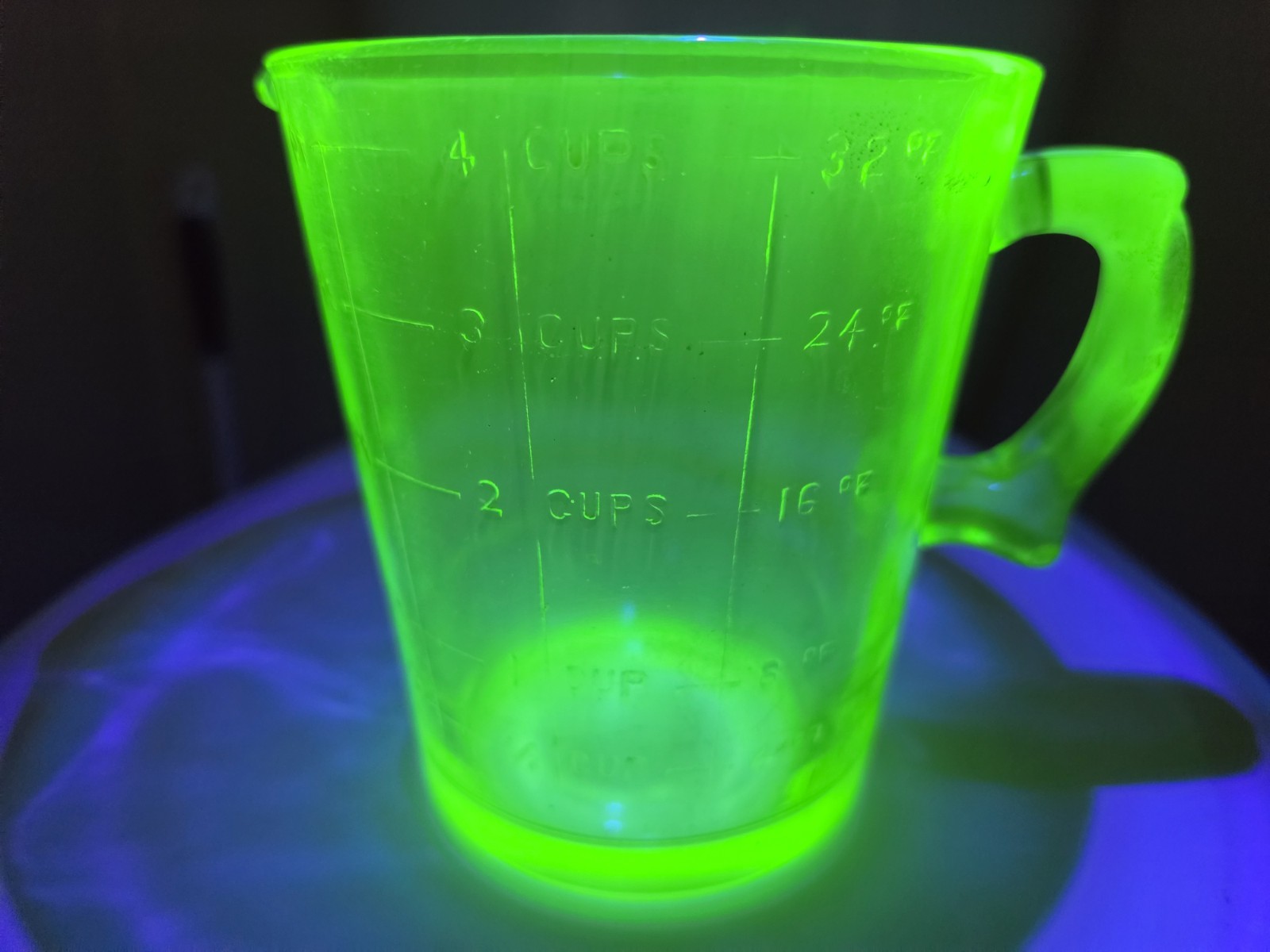 Antique 1930's Hazel Atlas Green Uranium Vaseline Glass Measuring 4 Cup 32 oz Antique 1930's Hazel Atlas Green Uranium Vaseline Glass Measuring 4 Cup 32 oz