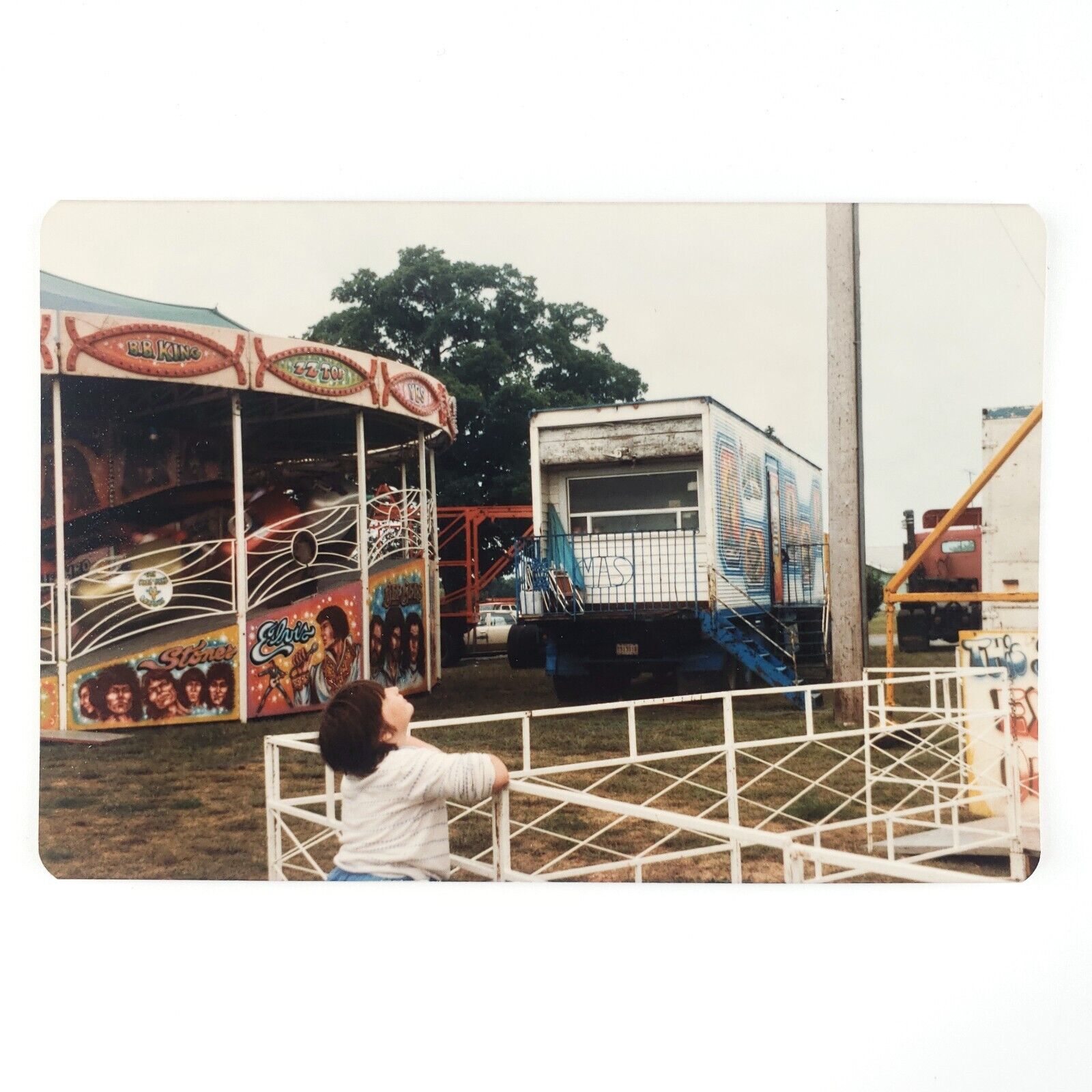 Child Looking Up Carnival Photo 1980s Amusement Park Ride BB King ZZ Top B1968