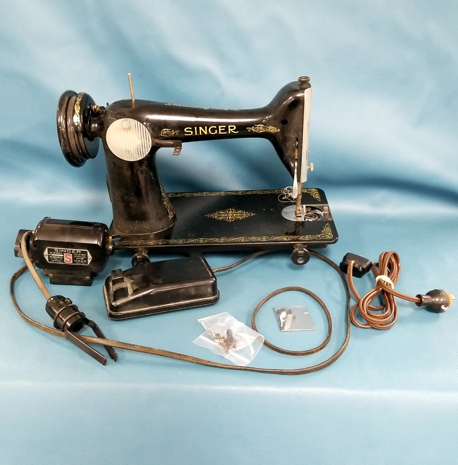 VTG Mid Century 1952 Singer Retro Classic Sewing Machine Parts/Repair READ VTG Mid Century 1952 Singer Retro Classic Sewing Machine Parts/Repair READ