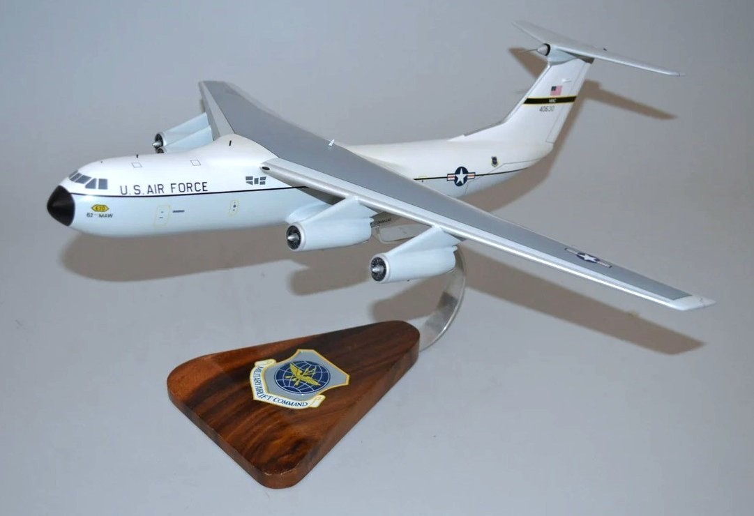 USAF Lockheed C-141A Starlifter MAC MAW 406th EW Desk Model 1/100 SC Airplane