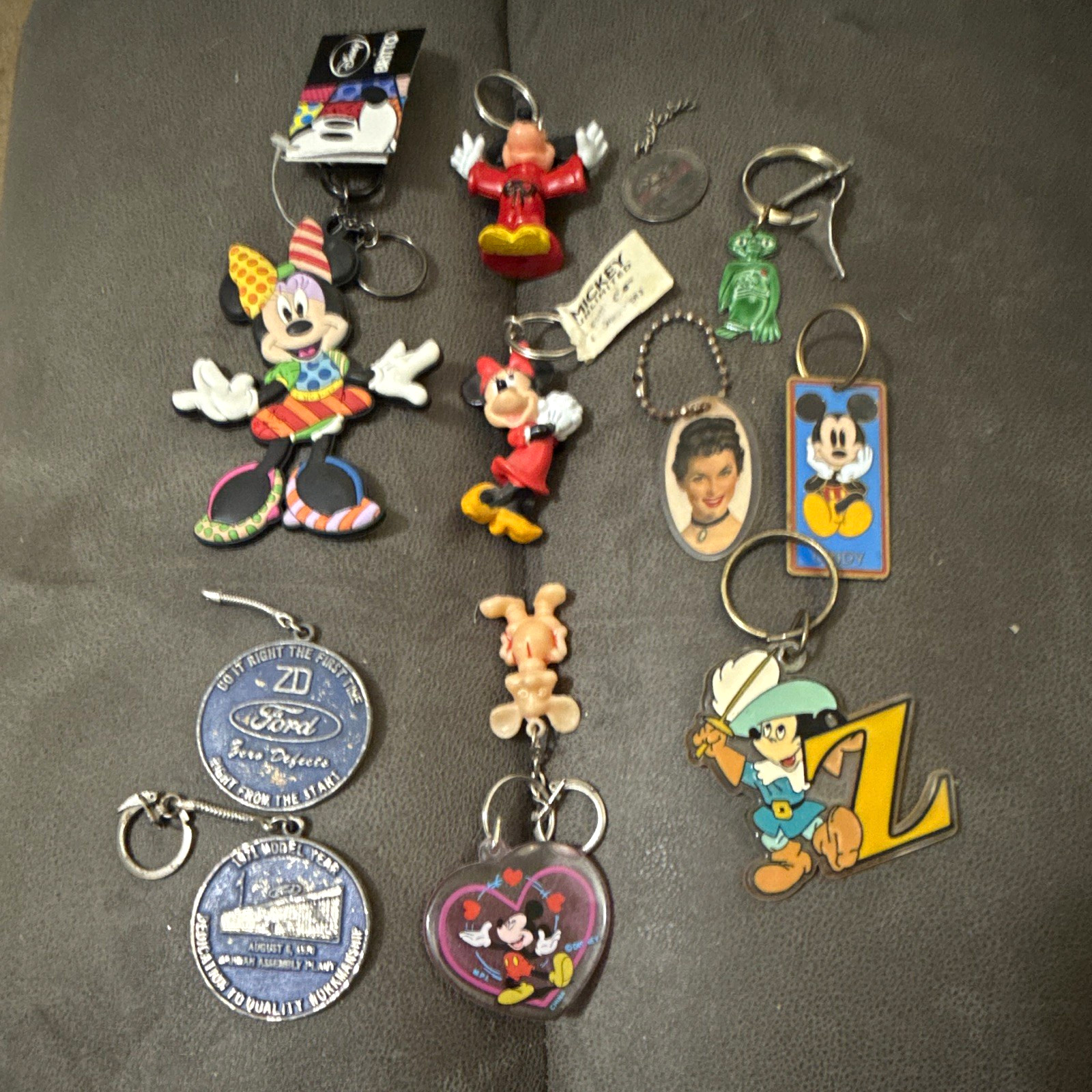 Mixed Lot of Keychains Disney,Topogigio,Ford, and more Mixed Lot of Keychains Disney,Topogigio,Ford, and more