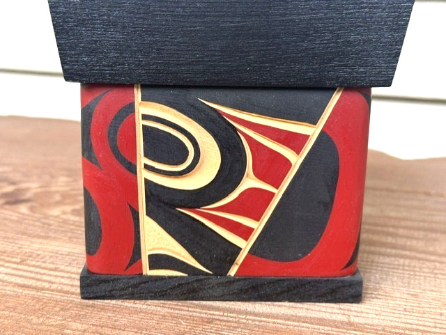 Northwest Coast Native Art Raven carved bentwood box amazing Northwest Coast Native Art Raven carved bentwood box amazing
