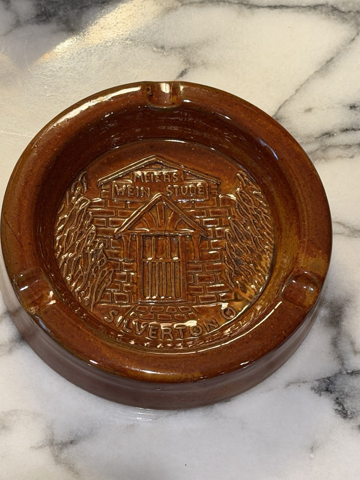 UHL POTTERY MEIERS WEIN STUBE SILVERTON OHIO BROWN BOOK PC 4.75" ROUND ASHTRAY UHL POTTERY MEIERS WEIN STUBE SILVERTON OHIO BROWN BOOK PC 4.75" ROUND ASHTRAY