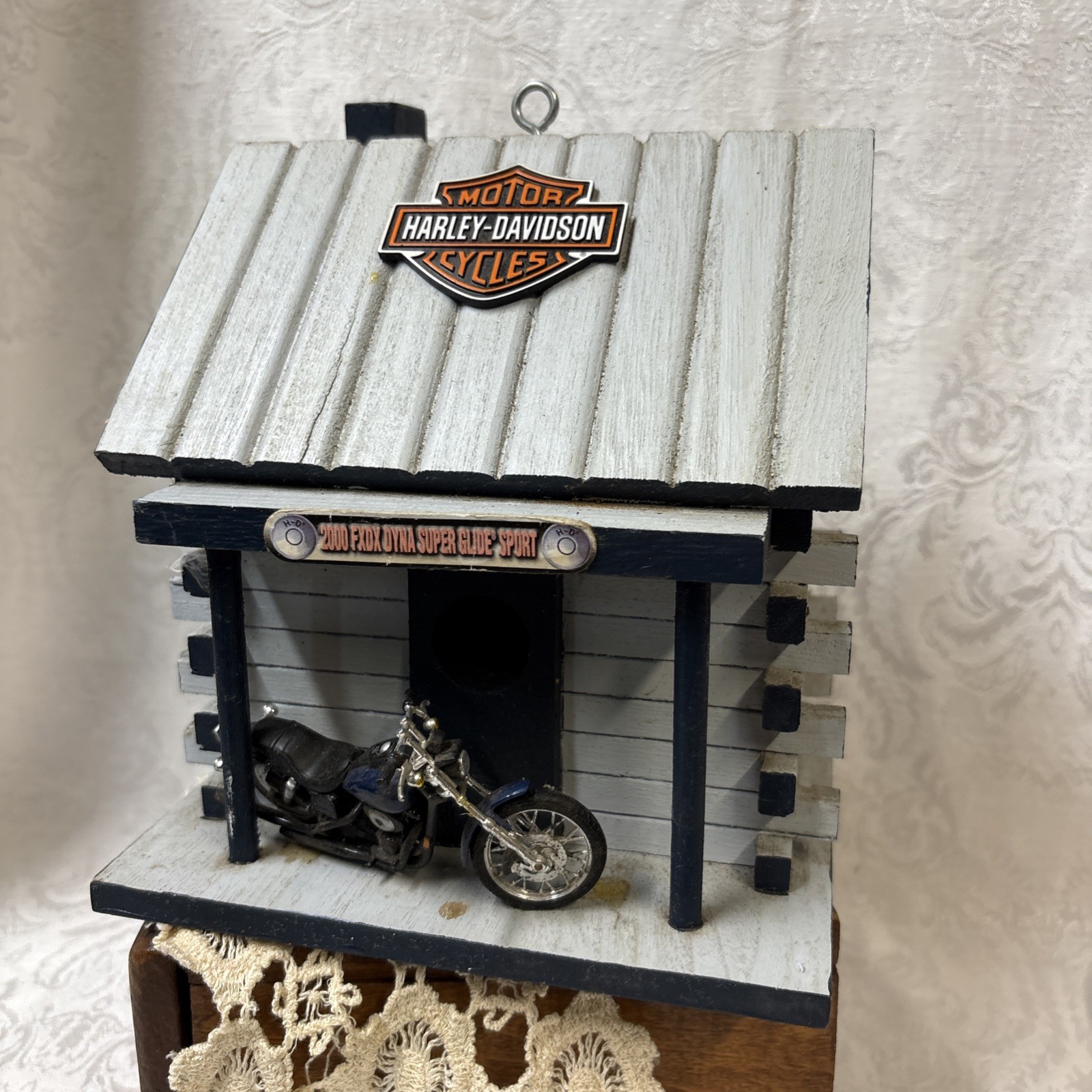 Harley Davidson Biker Shack Log Cabin Birdhouse 2000 FXDX Dyna Super Glide Sport Harley Davidson Biker Shack Log Cabin Birdhouse 2000 FXDX Dyna Super Glide Sport