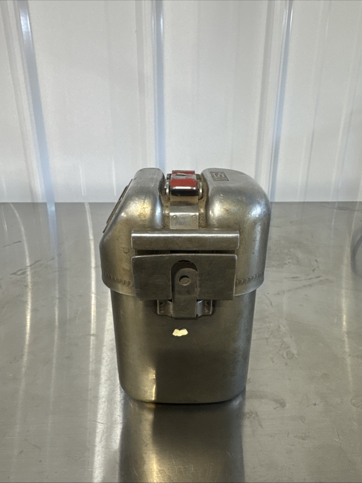 Vintage MSA Self Rescuer W65 Carbon Monoxide Respirator W/belt Clip Vintage MSA Self Rescuer W65 Carbon Monoxide Respirator W/belt Clip