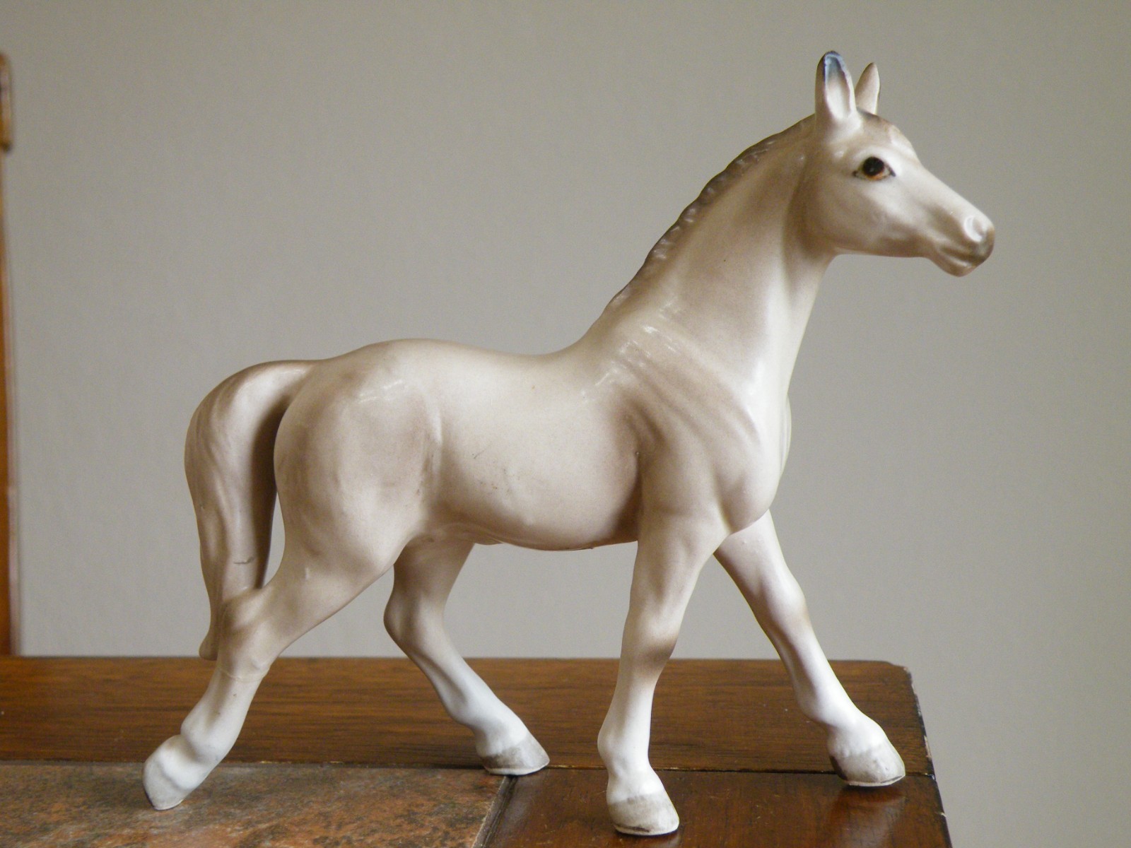 READ Vtg Porcelain HORSE Standing FIGURINE Numbered & Stamped JAPAN 5" x 5" READ Vtg Porcelain HORSE Standing FIGURINE Numbered & Stamped JAPAN 5" x 5"