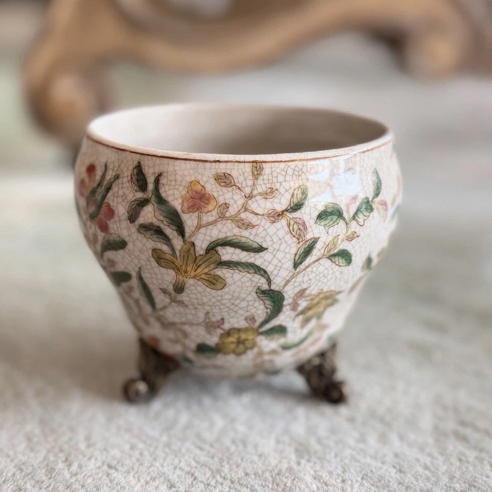 Antique Chinese Porcelain Vase Hua Rong Tang Zhi with Brass Footed Base Antique Chinese Porcelain Vase Hua Rong Tang Zhi with Brass Footed Base
