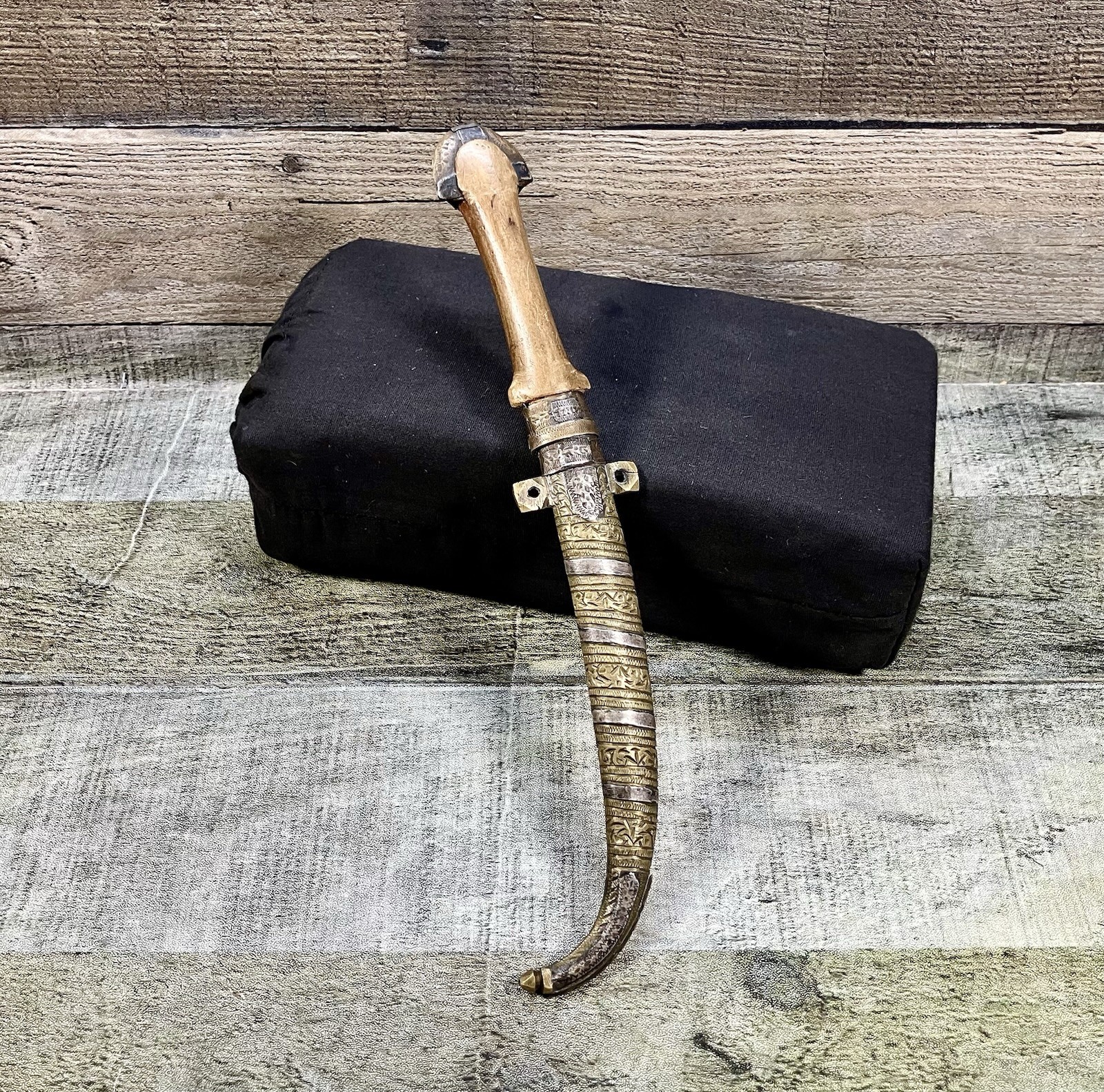 Vintage Middle Eastern / Arab Jambiya Dagger Knife w/ Brass Sheath Yemeni Abdi Vintage Middle Eastern / Arab Jambiya Dagger Knife w/ Brass Sheath Yemeni Abdi