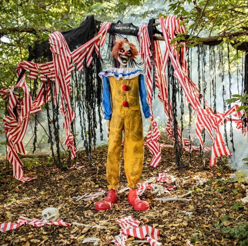 5 Ft Animated Twitching Clown Halloween Decoration, Light-Up Sound Prop